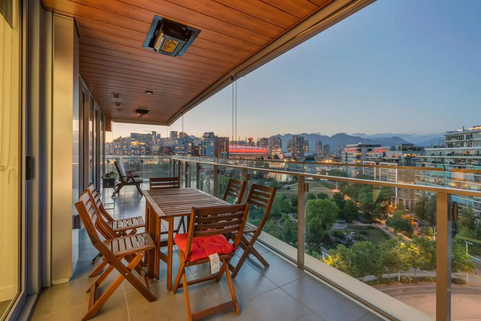 1207 1768 Cook Street