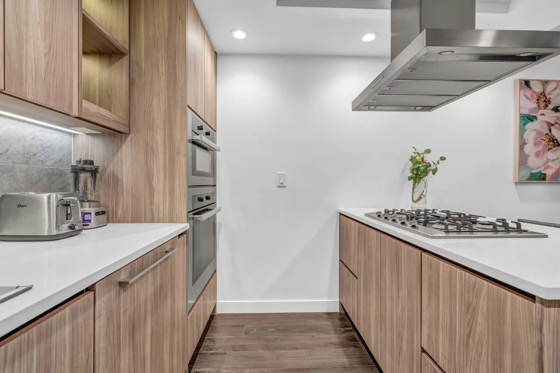 1207 1768 Cook Street