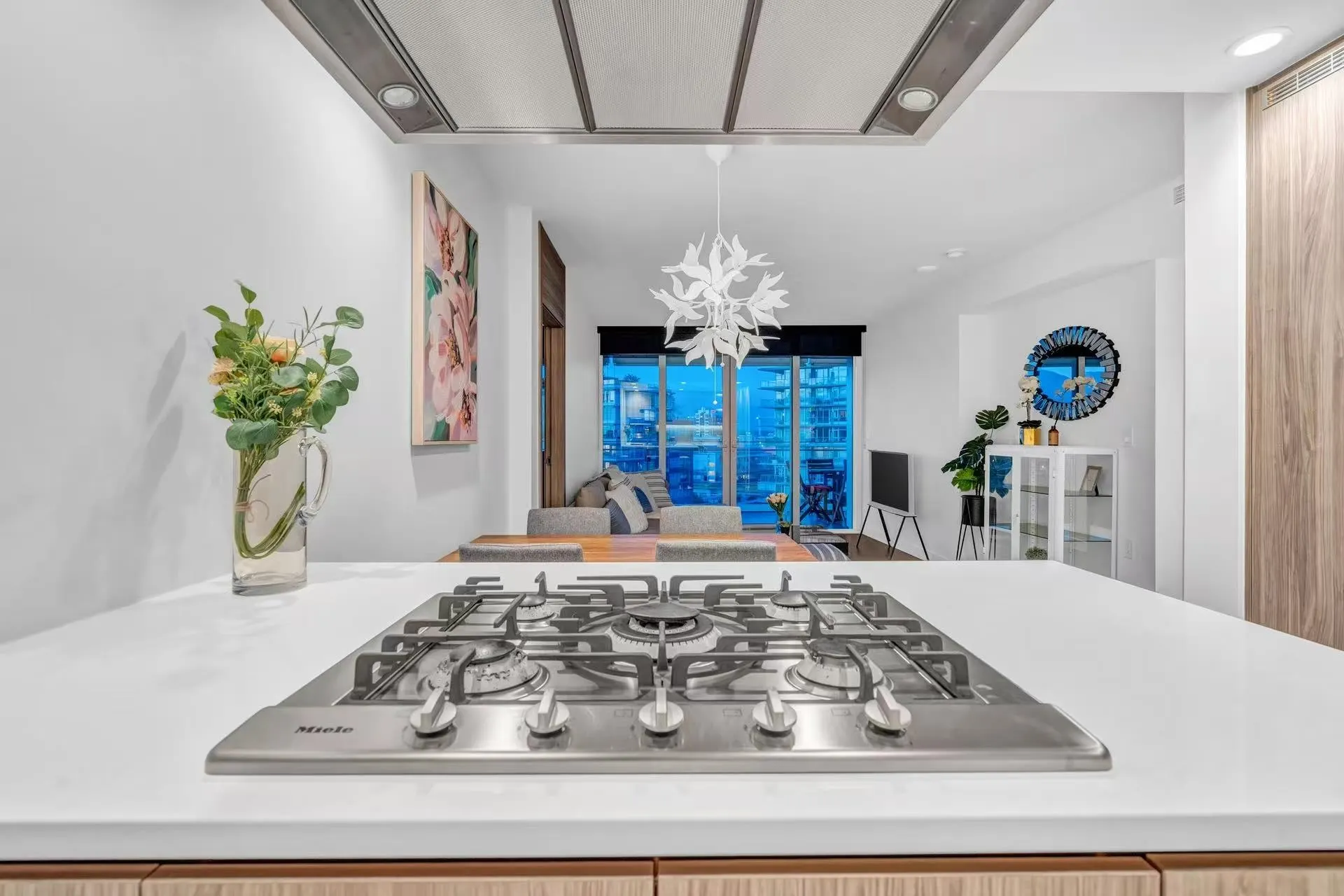 1207 1768 Cook Street