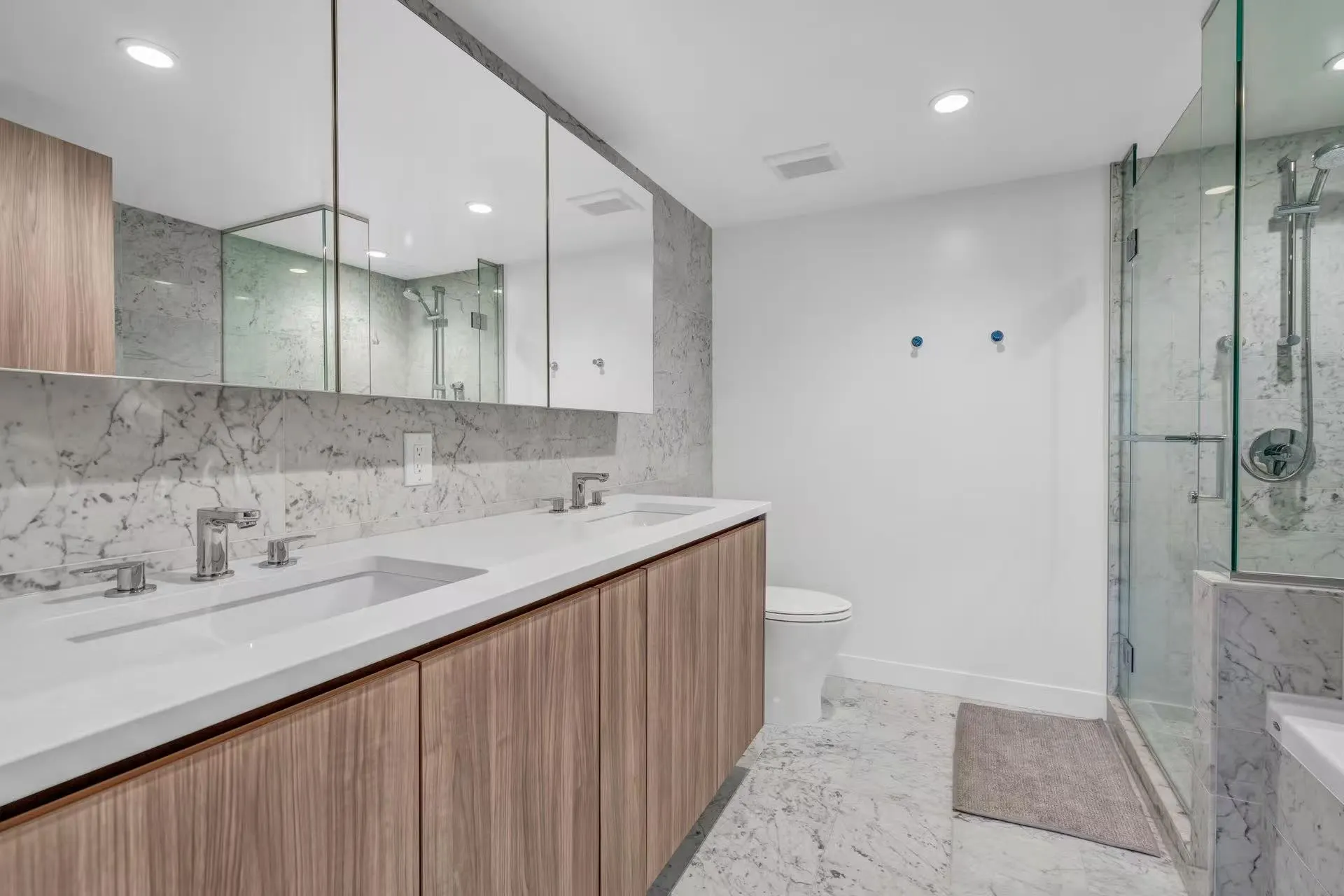 1207 1768 Cook Street