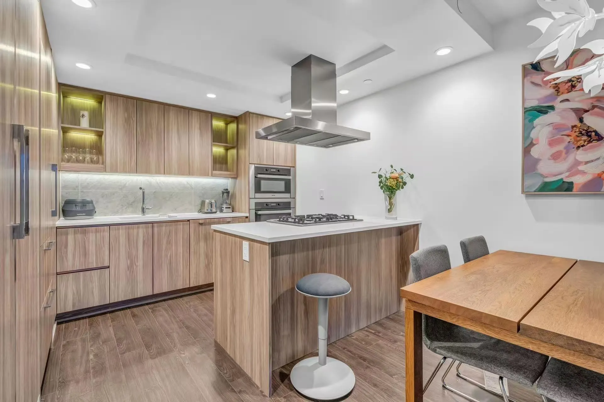 1207 1768 Cook Street