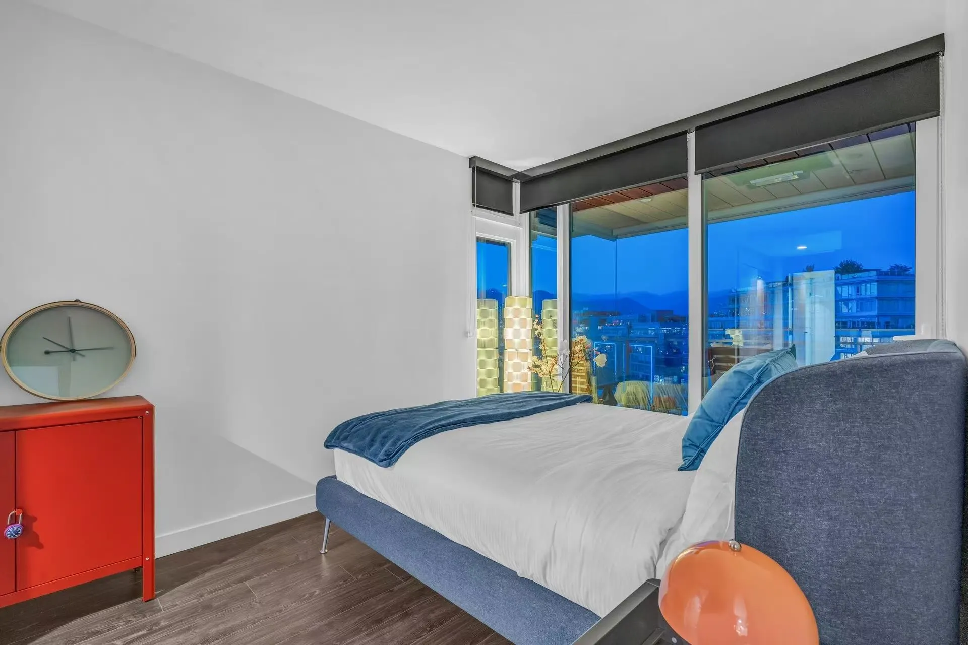 1207 1768 Cook Street