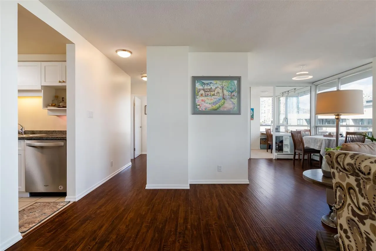 907 1288 Marinaside Crescent