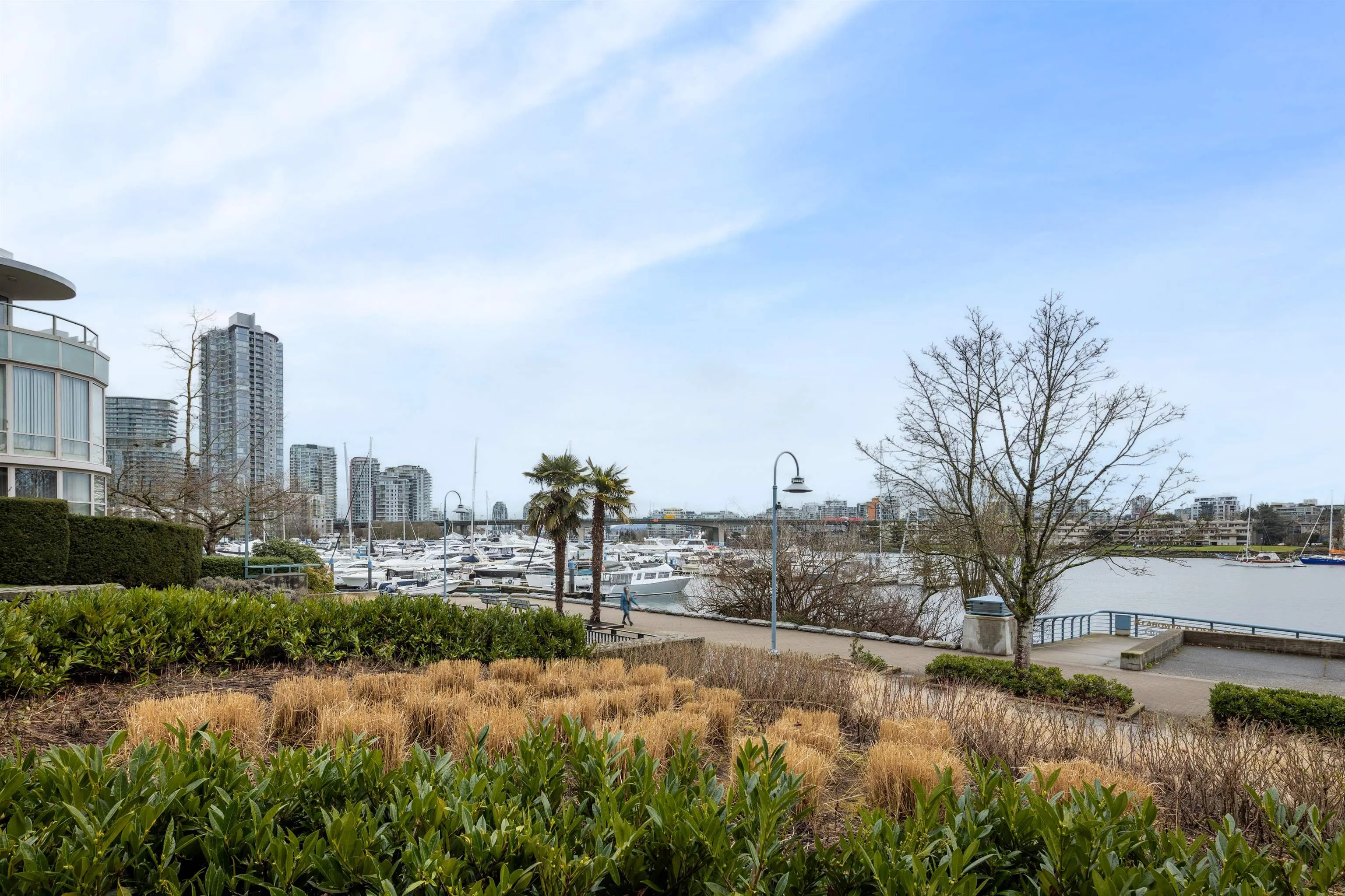 907 1288 Marinaside Crescent