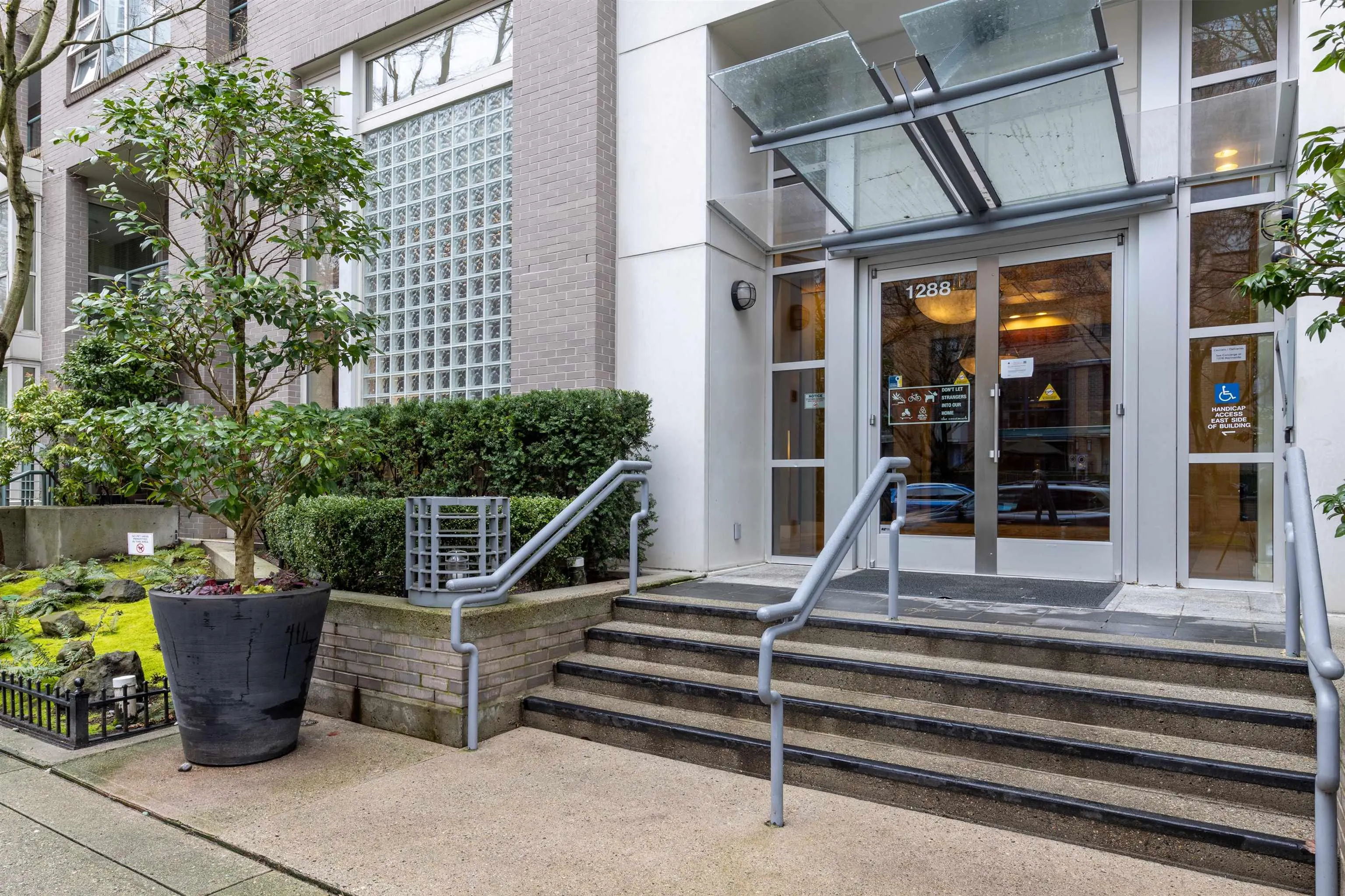 907 1288 Marinaside Crescent