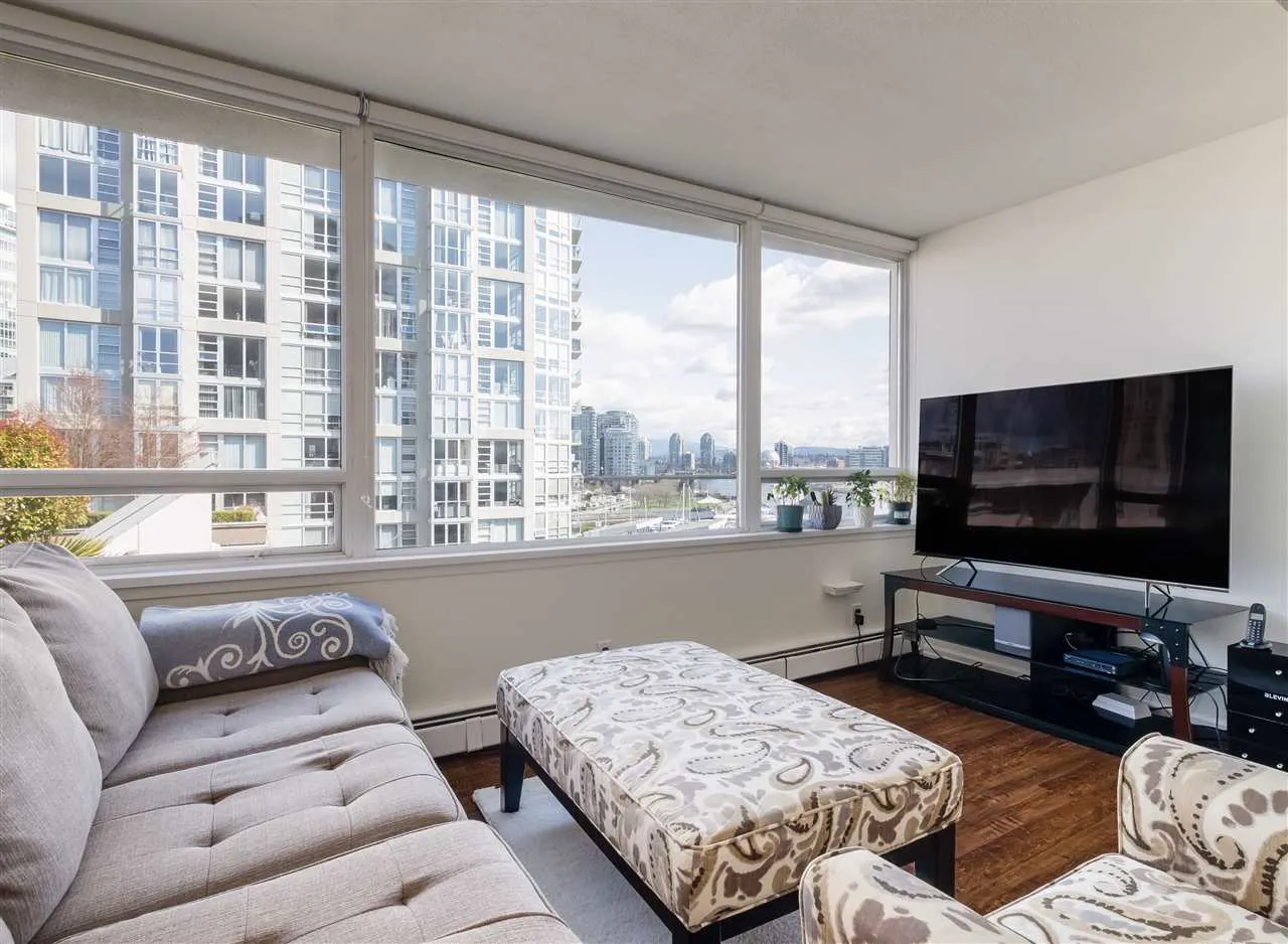 907 1288 Marinaside Crescent