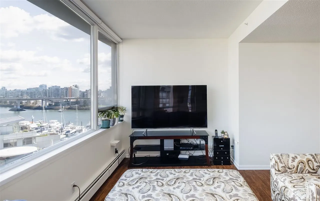 907 1288 Marinaside Crescent