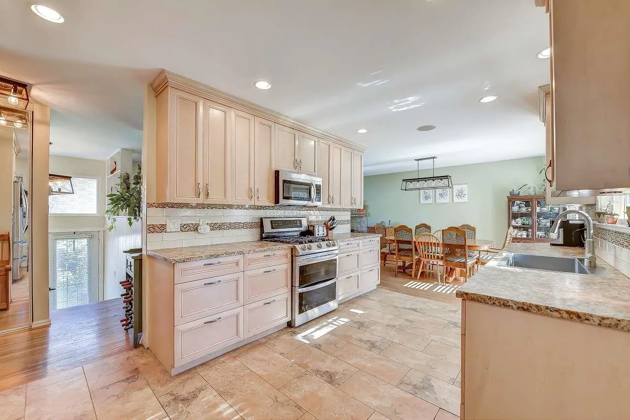 10957 Jay Crescent