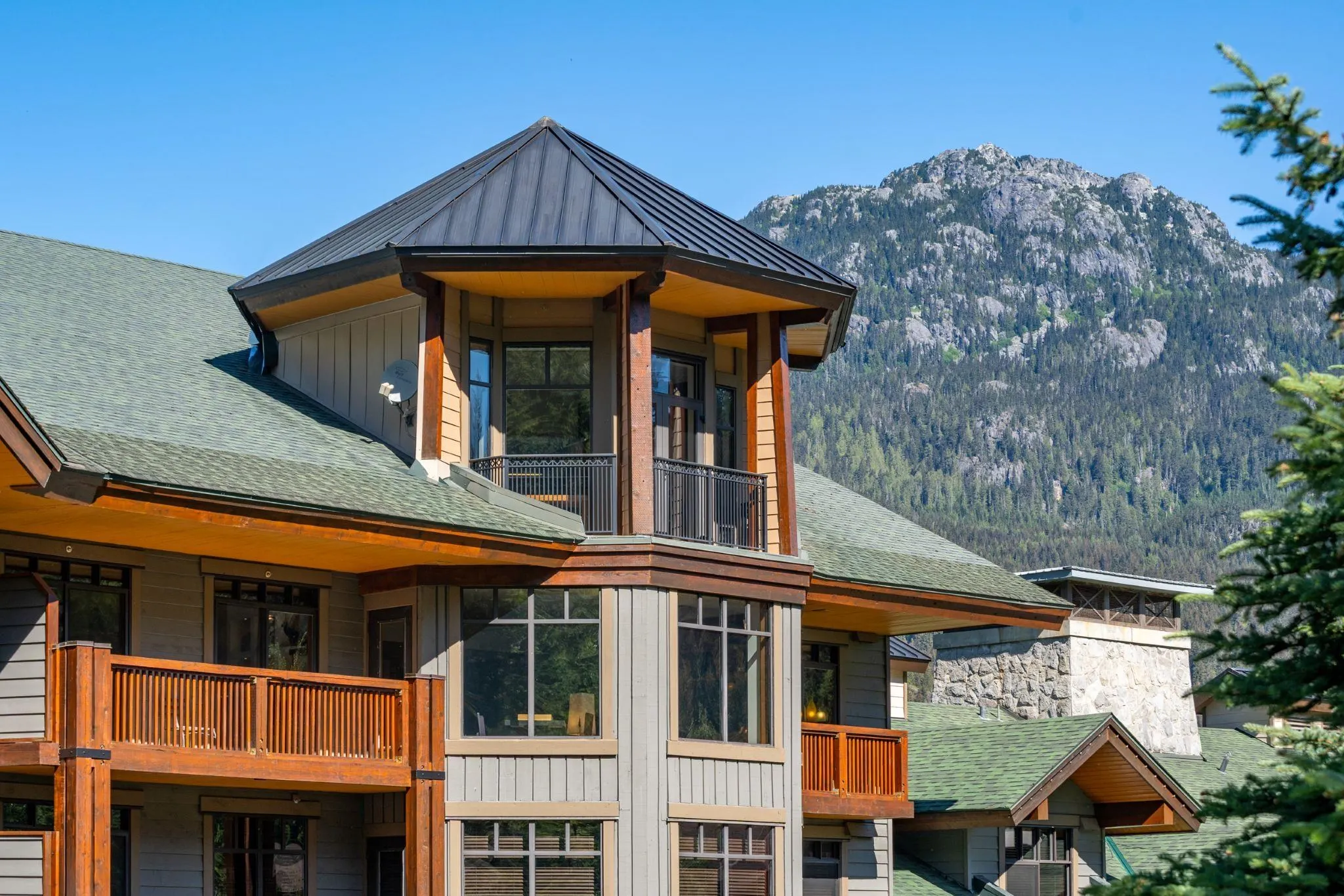 614 2202 Gondola Way