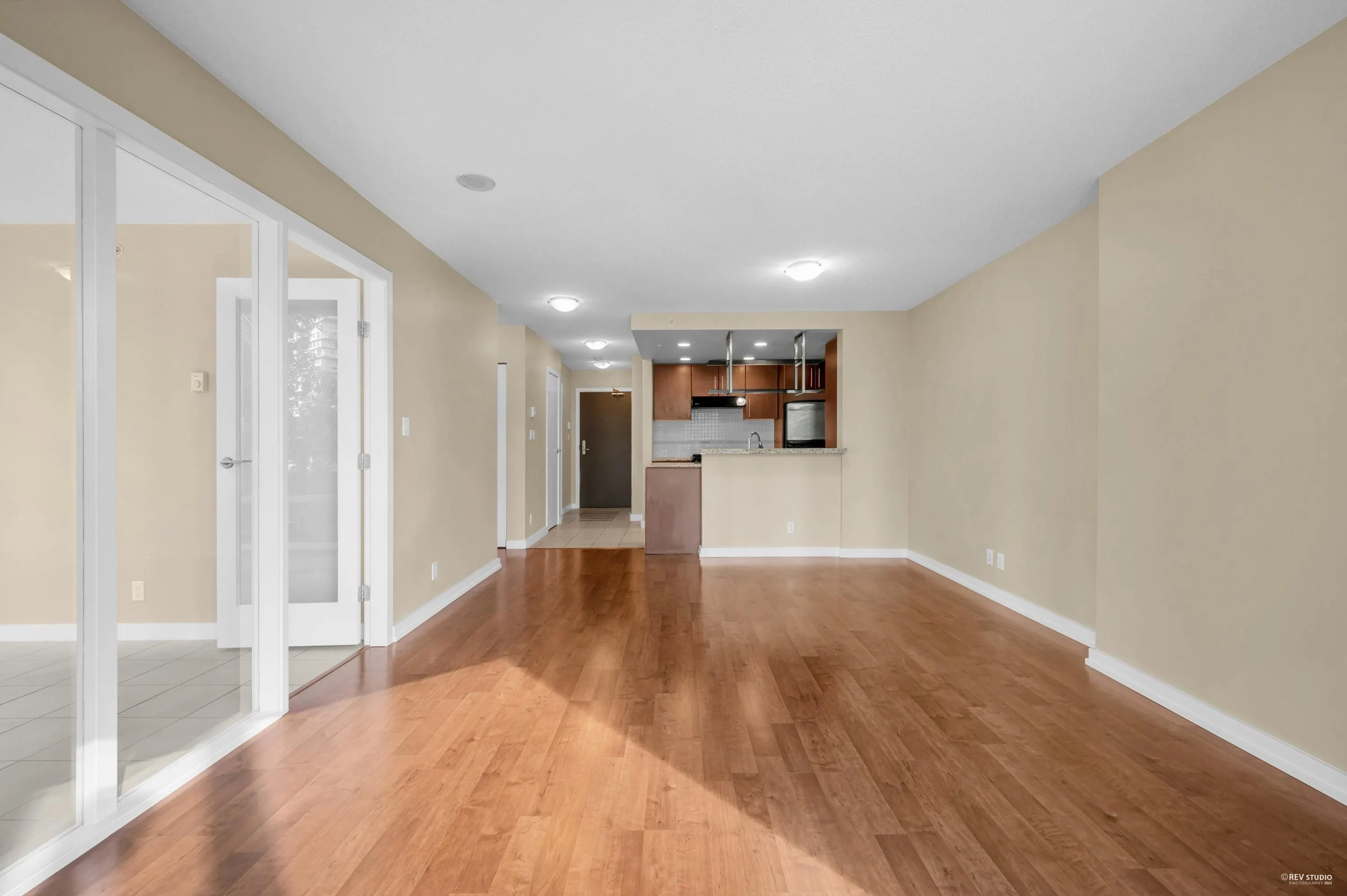 607 583 Beach Crescent