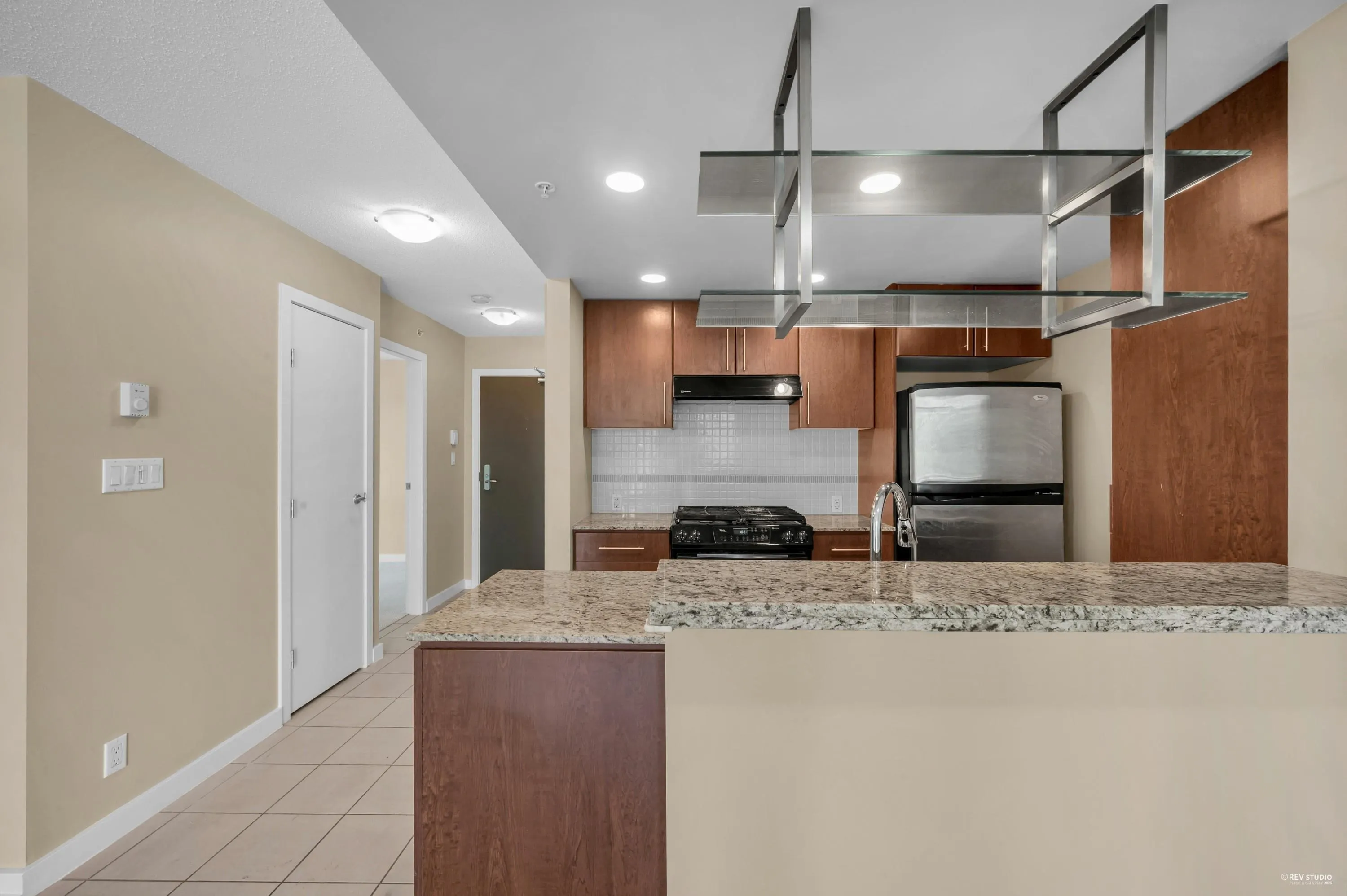 607 583 Beach Crescent