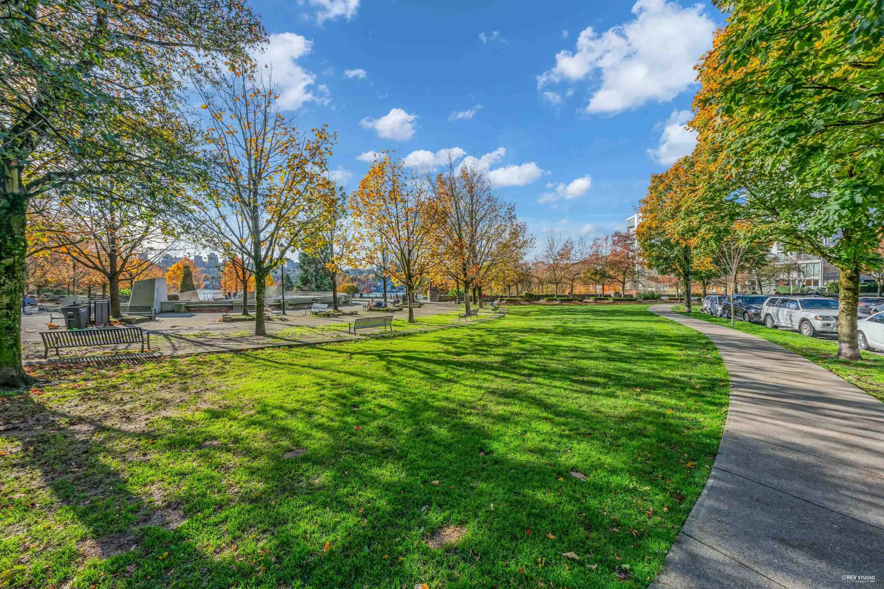 607 583 Beach Crescent