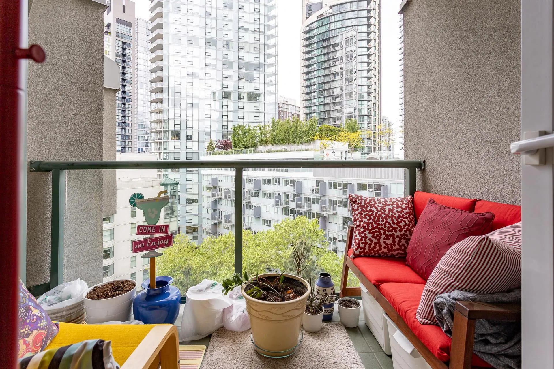 B1002 1331 Homer Street