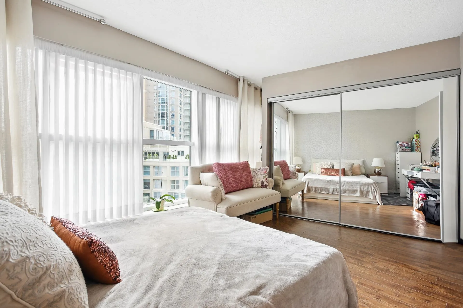 B1002 1331 Homer Street