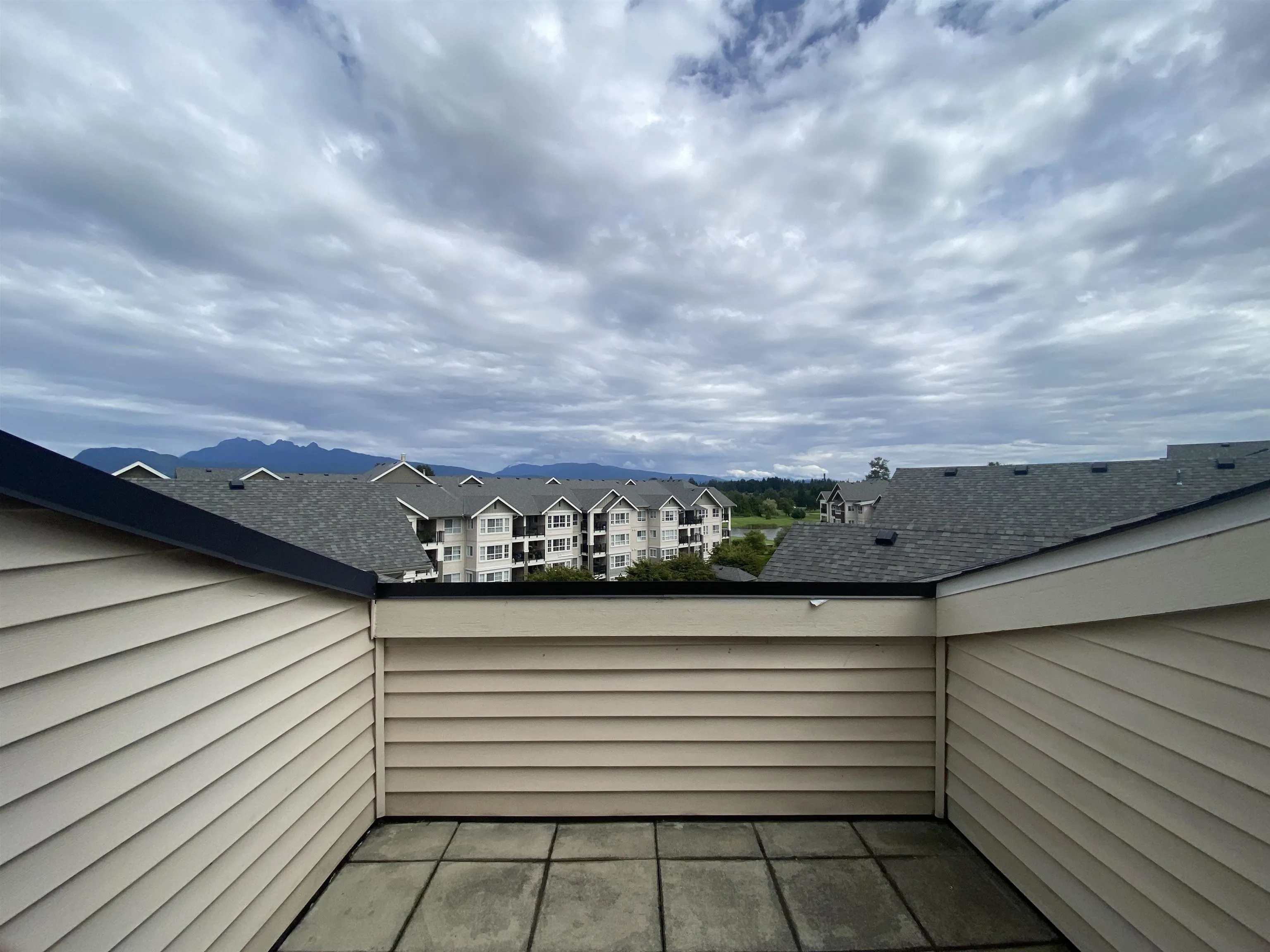 416 19673 Meadow Gardens Way