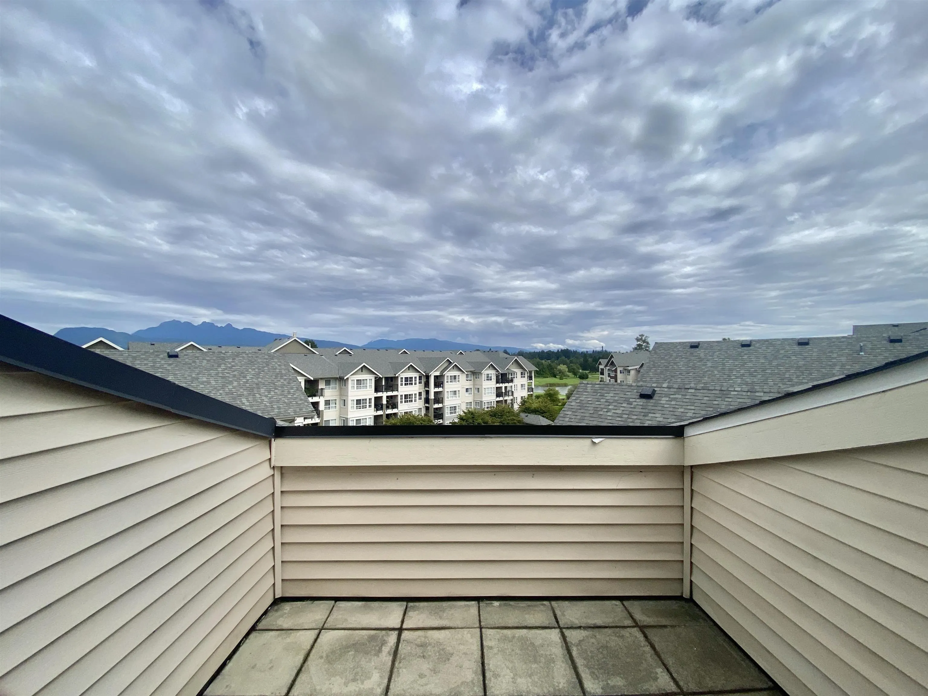 416 19673 Meadow Gardens Way