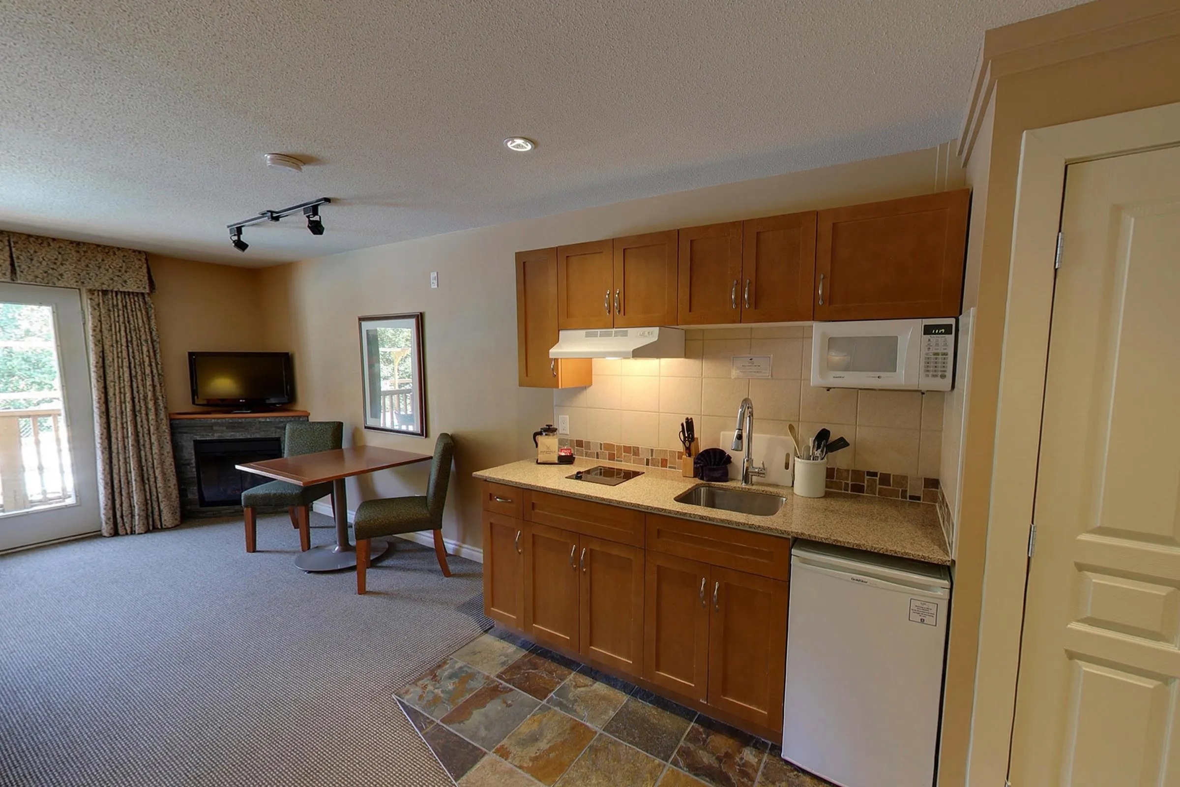 1490 Highway 99 Highway #114
