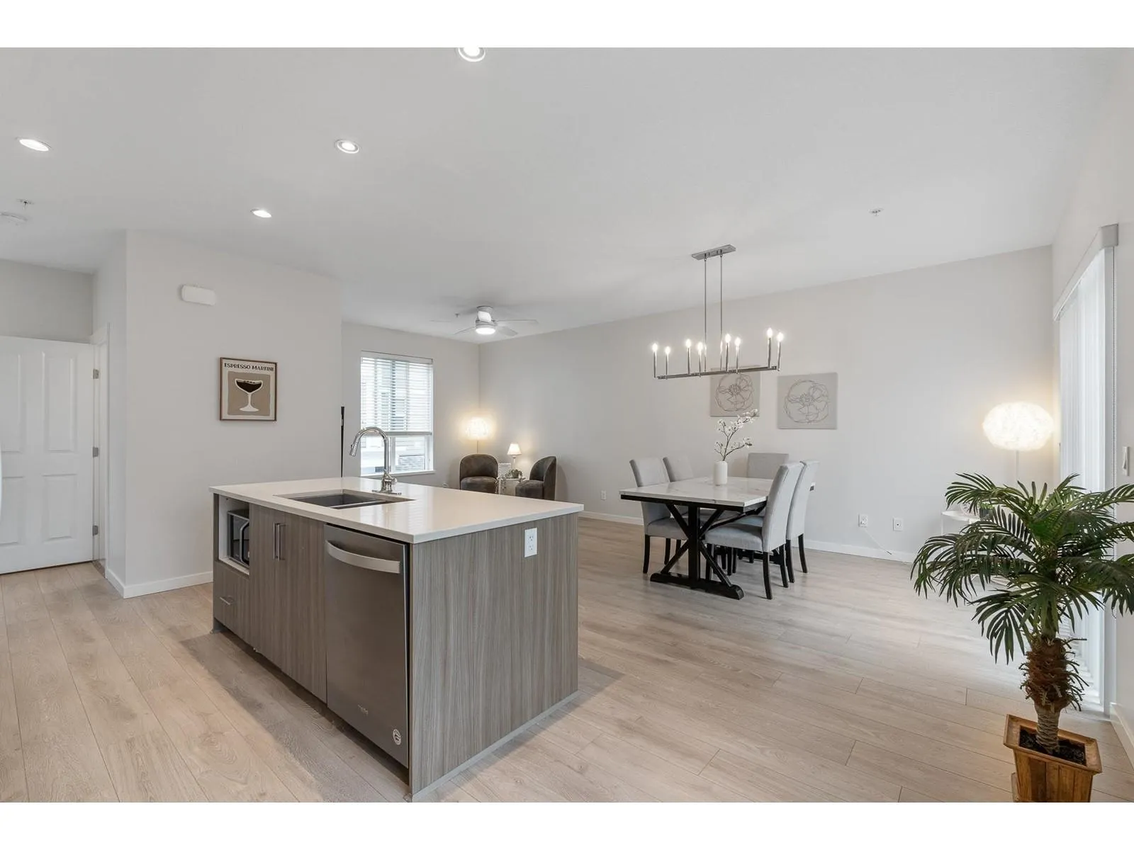 18 20723 Fraser Highway
