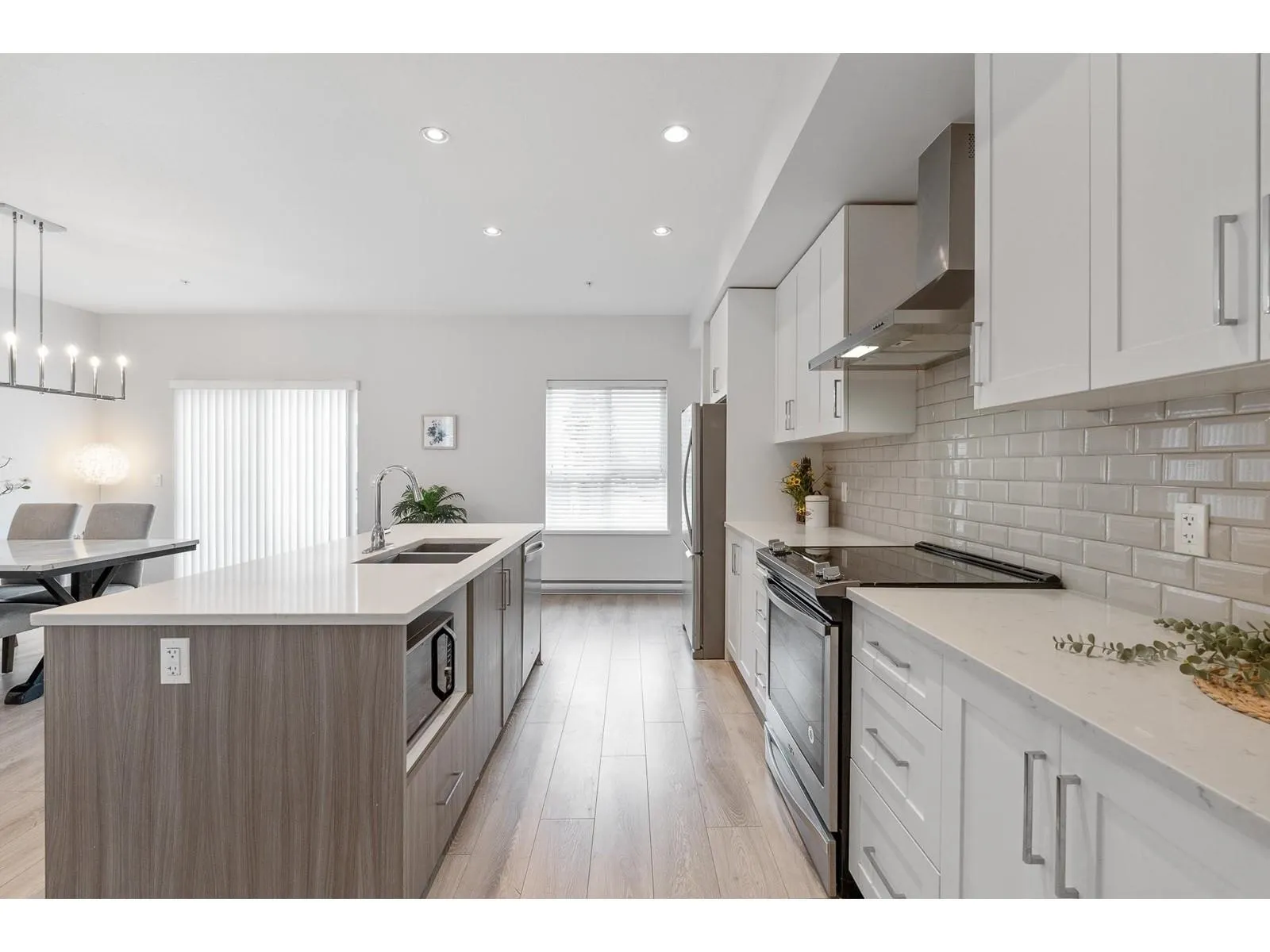 18 20723 Fraser Highway