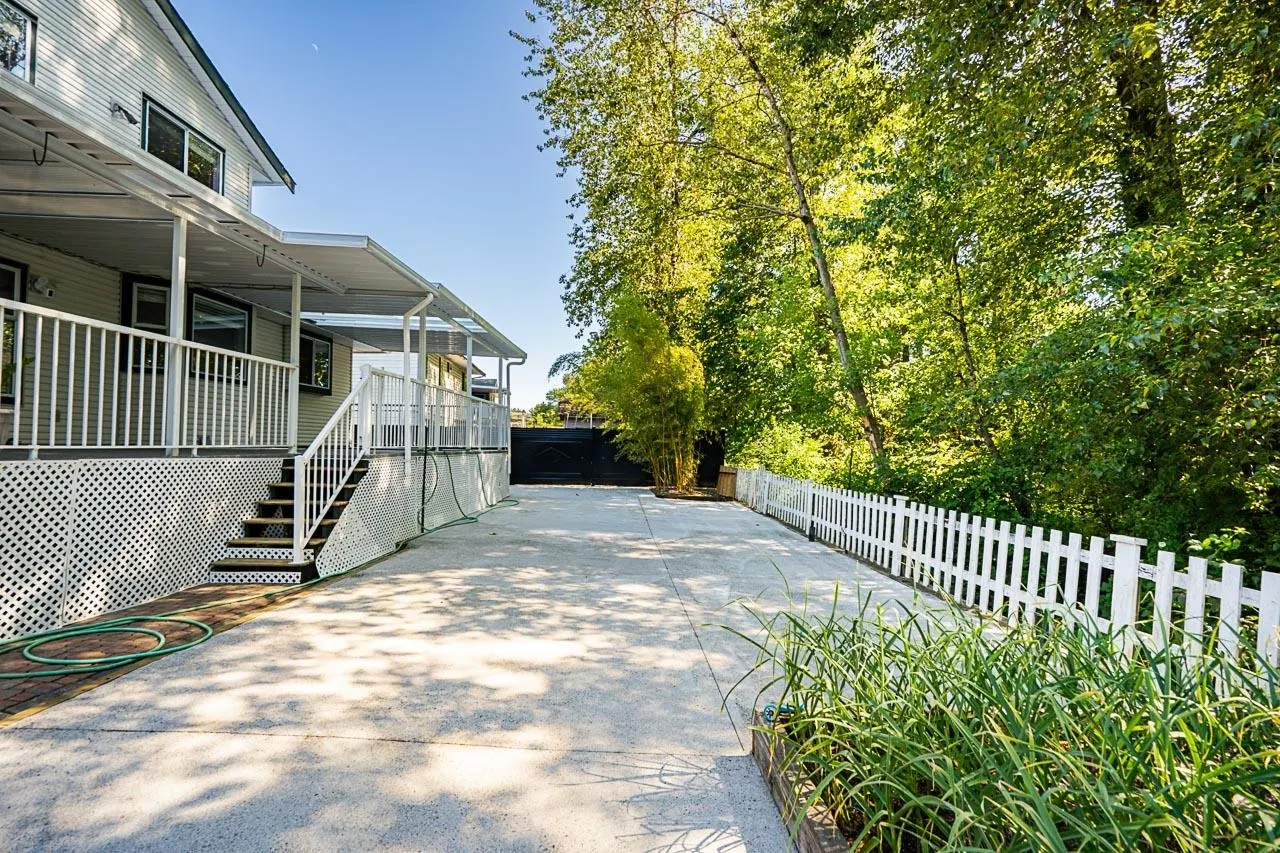 2989 Creekside Drive