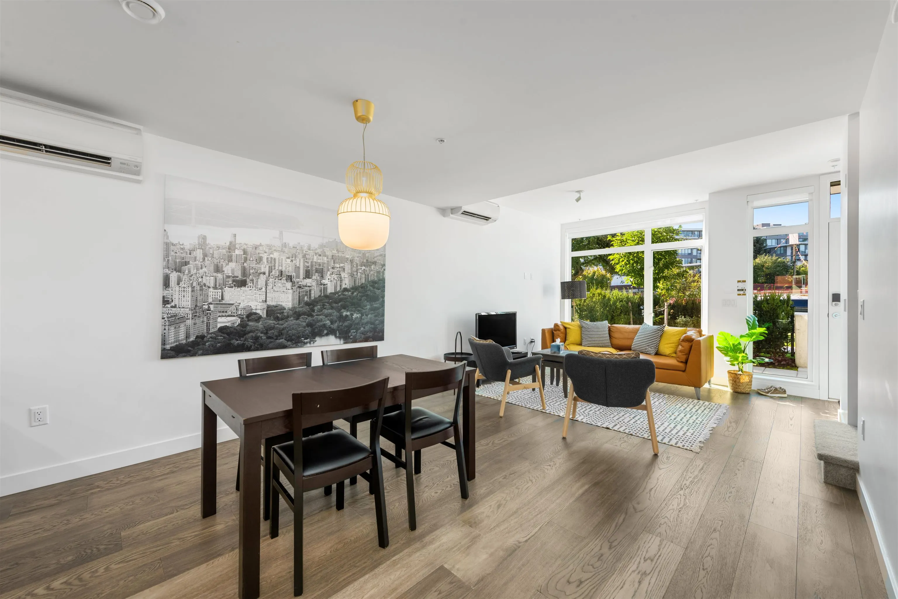 561 W 29th Avenue