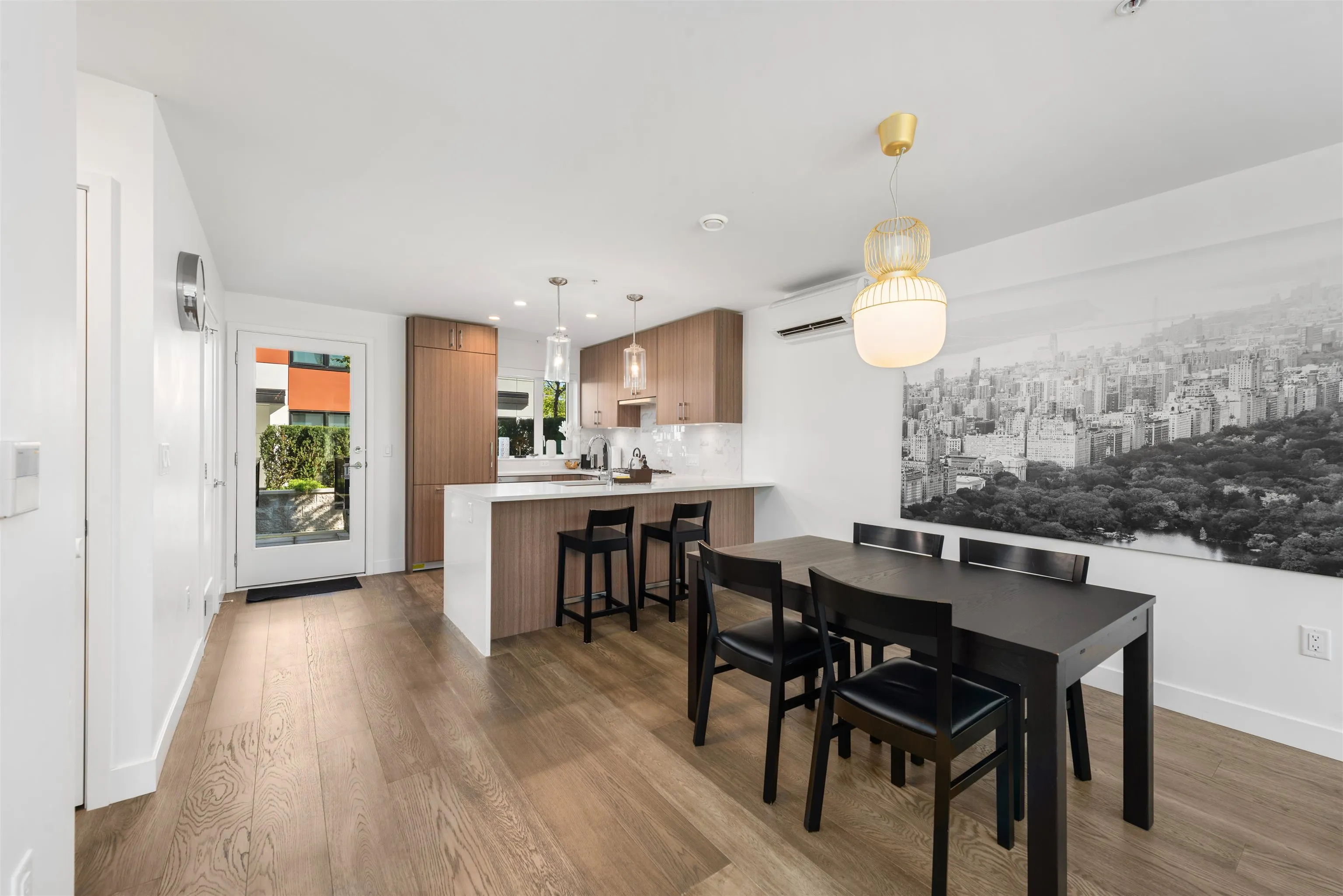 561 W 29th Avenue