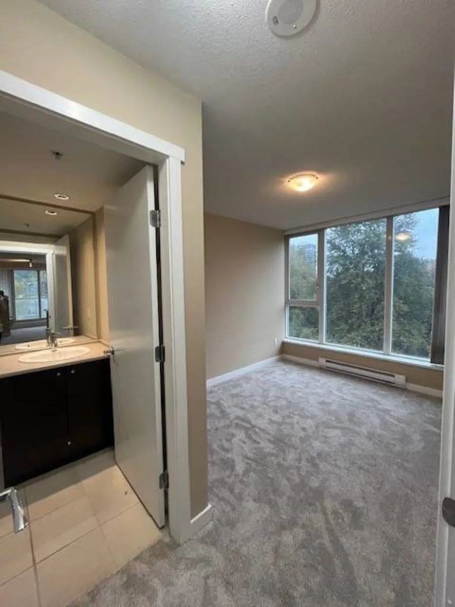 1001 651 Nootka Way