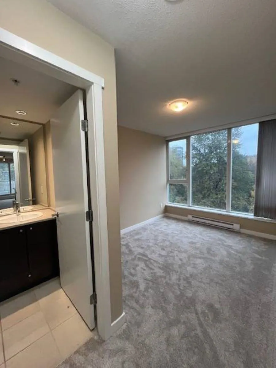 1001 651 Nootka Way