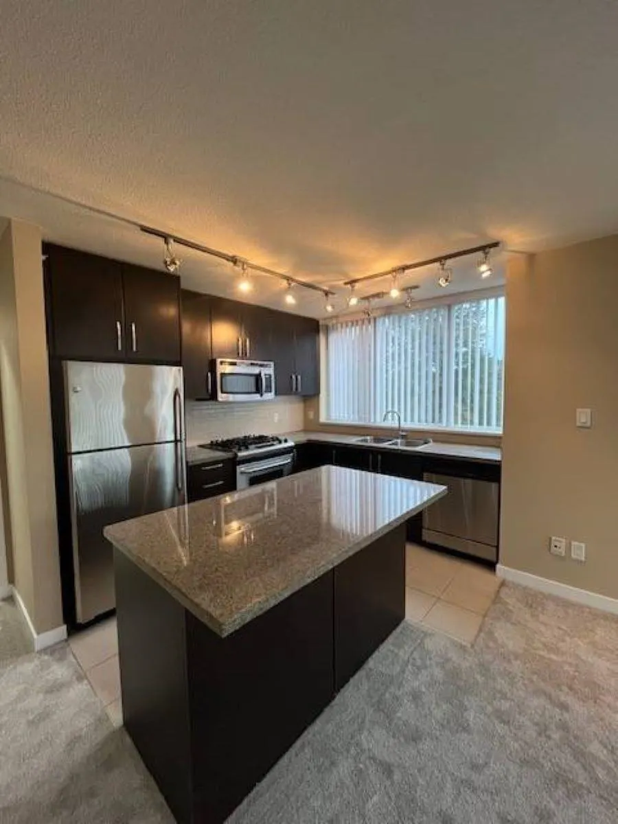 1001 651 Nootka Way