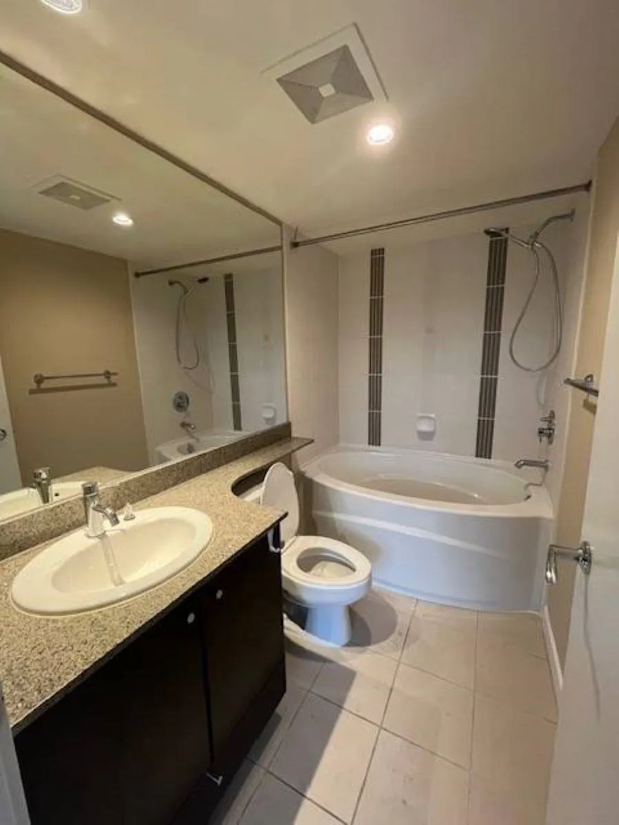1001 651 Nootka Way