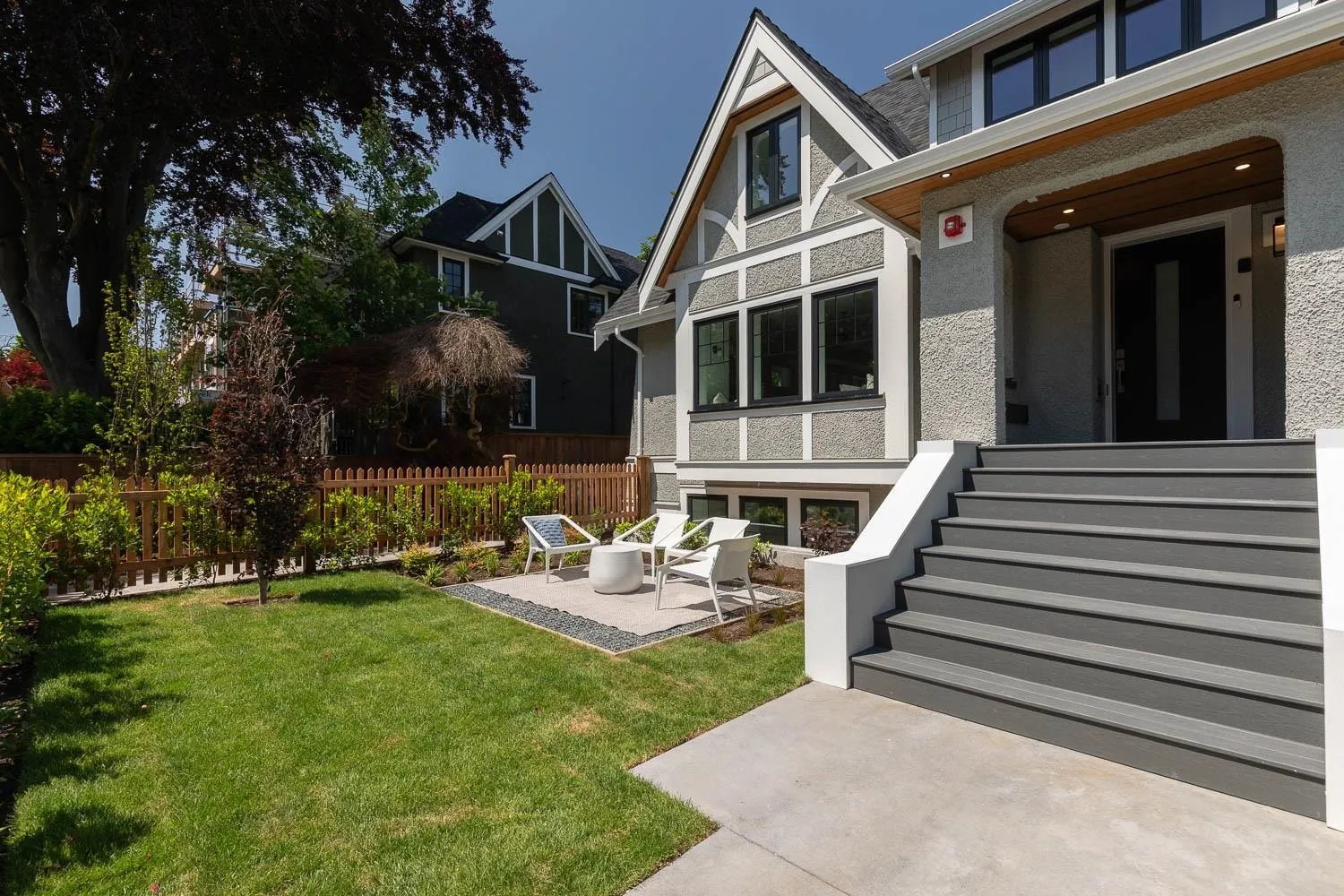 1141 W 33rd Avenue