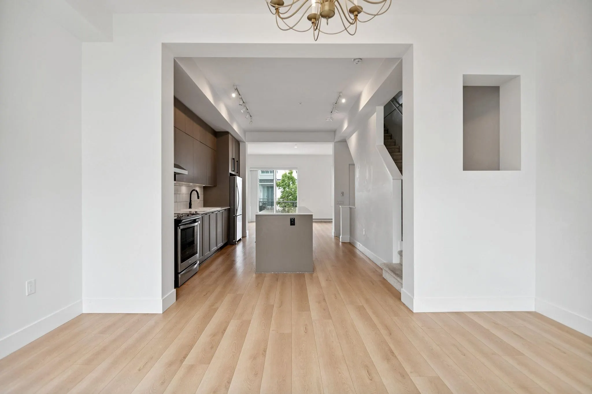 68 4638 Orca Way
