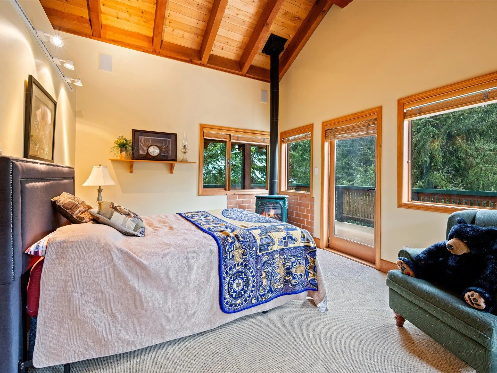 9297 Lakeshore Drive