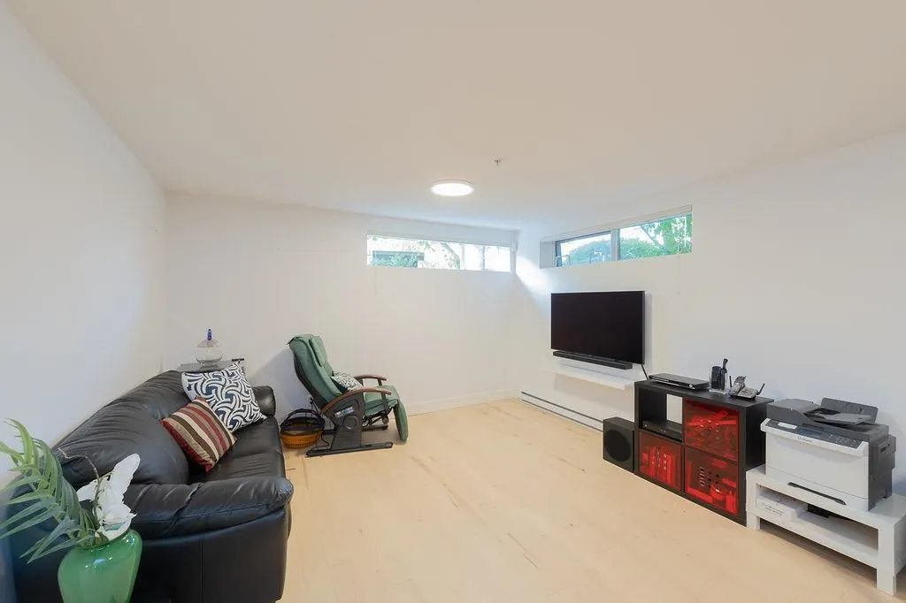5952 Chancellor Mews