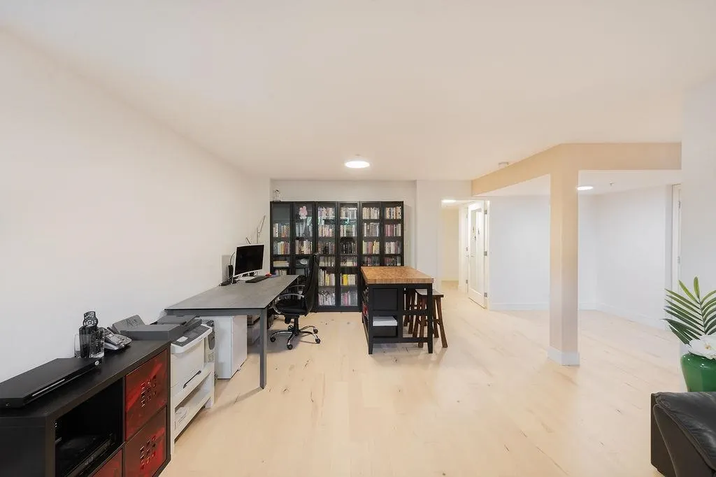 5952 Chancellor Mews
