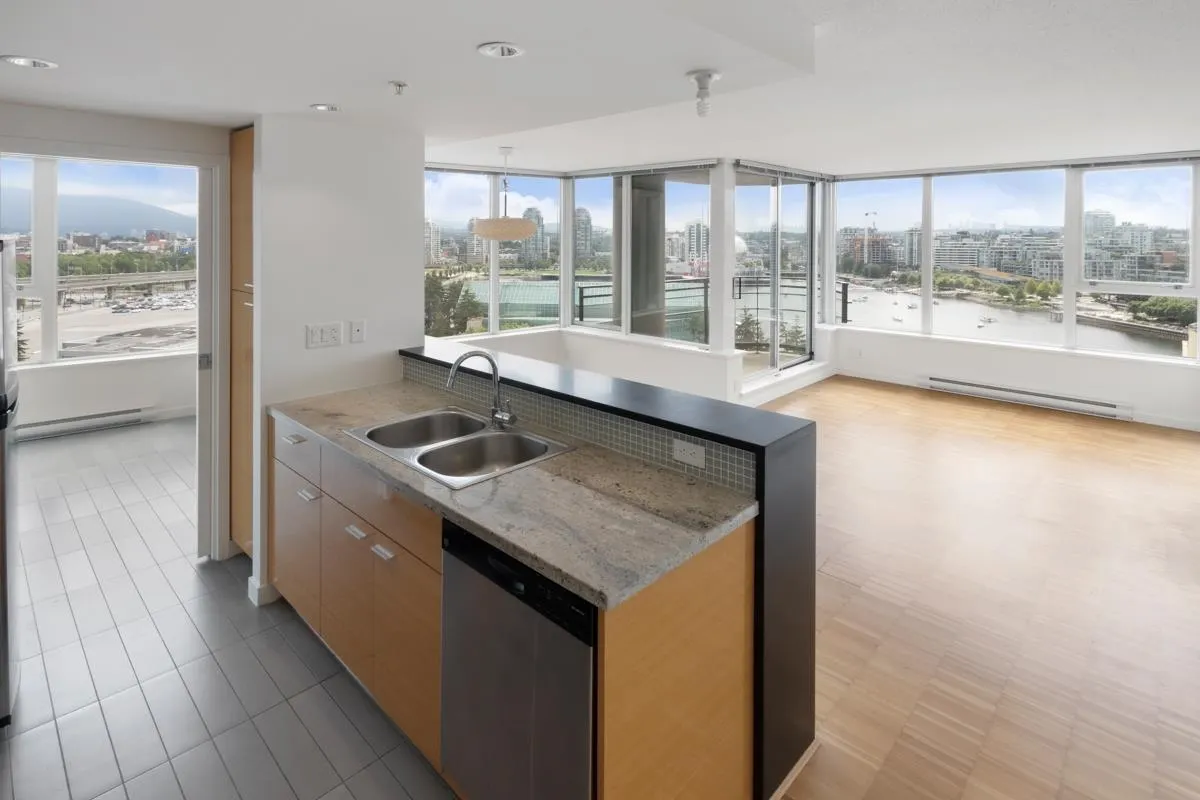 1902 33 Smithe Street