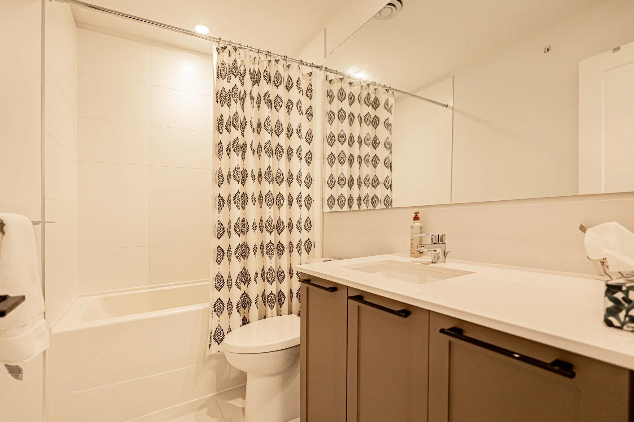 56 4638 Orca Way