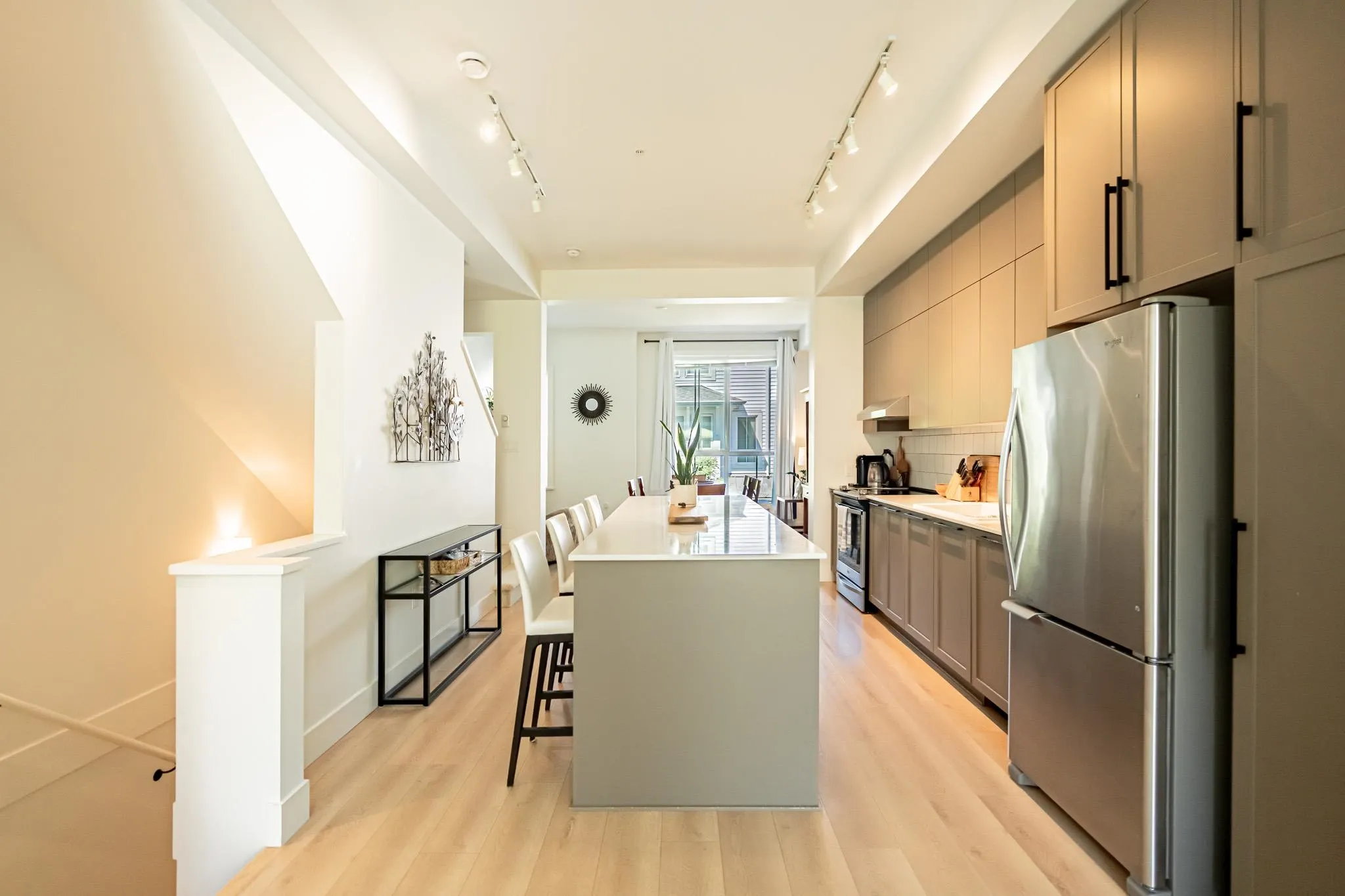 56 4638 Orca Way
