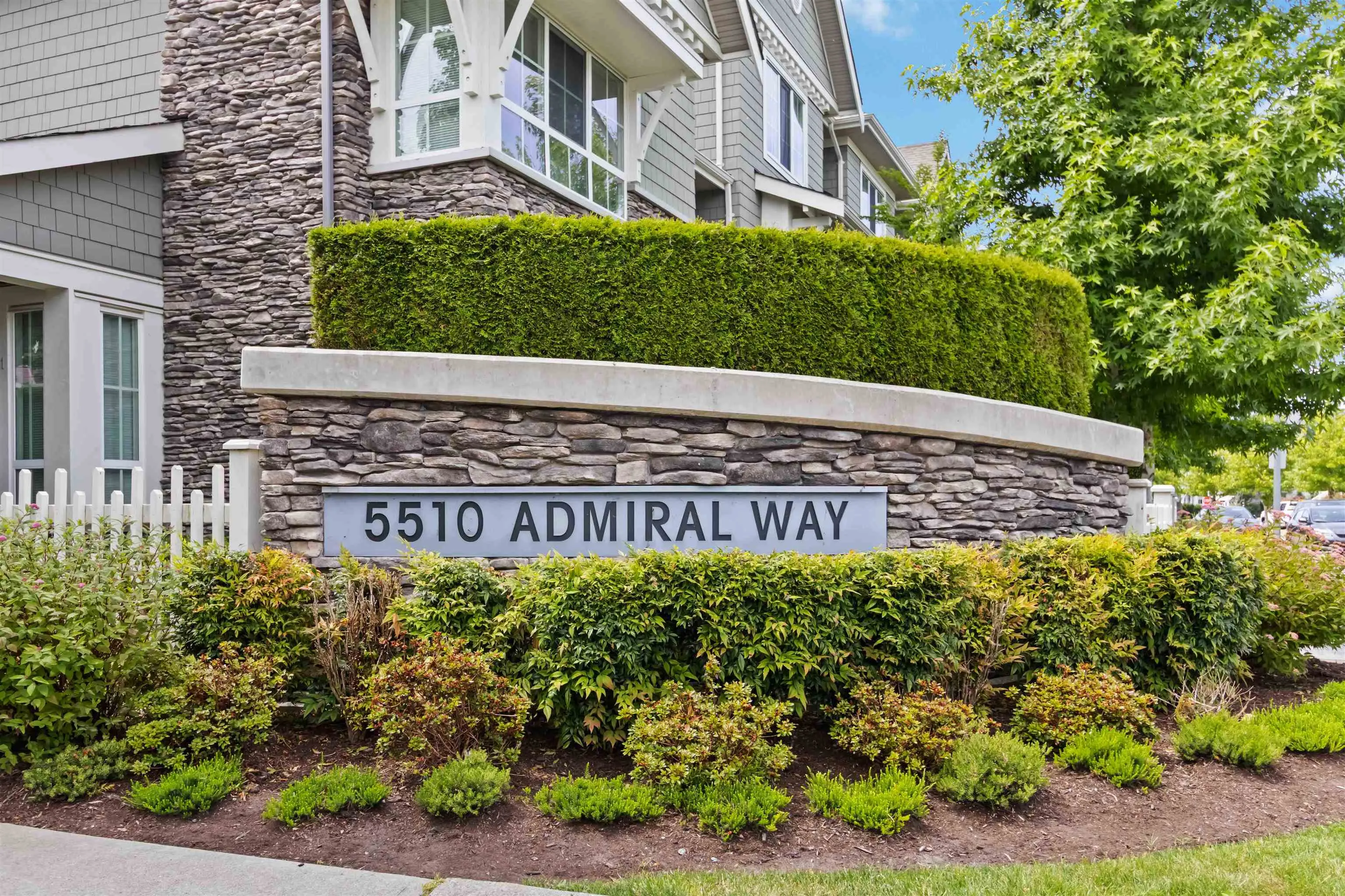 59 5510 Admiral Way