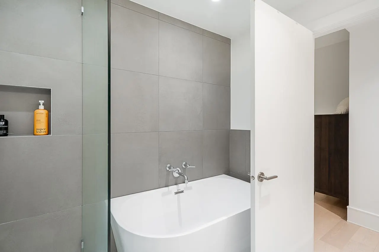 1805 1500 Martin Street
