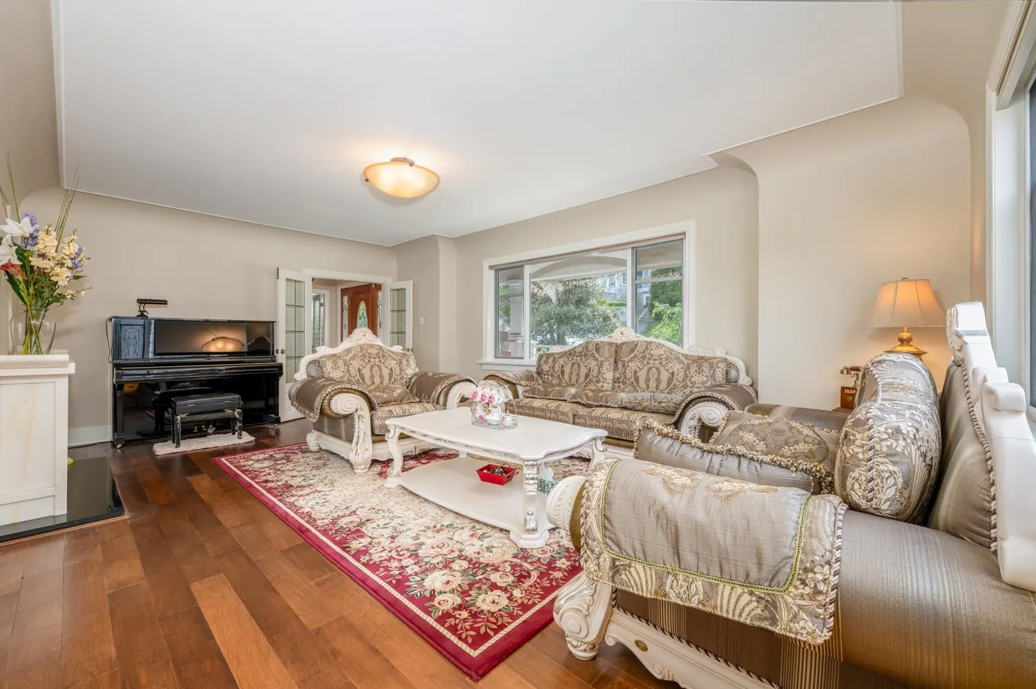 4389 Locarno Crescent