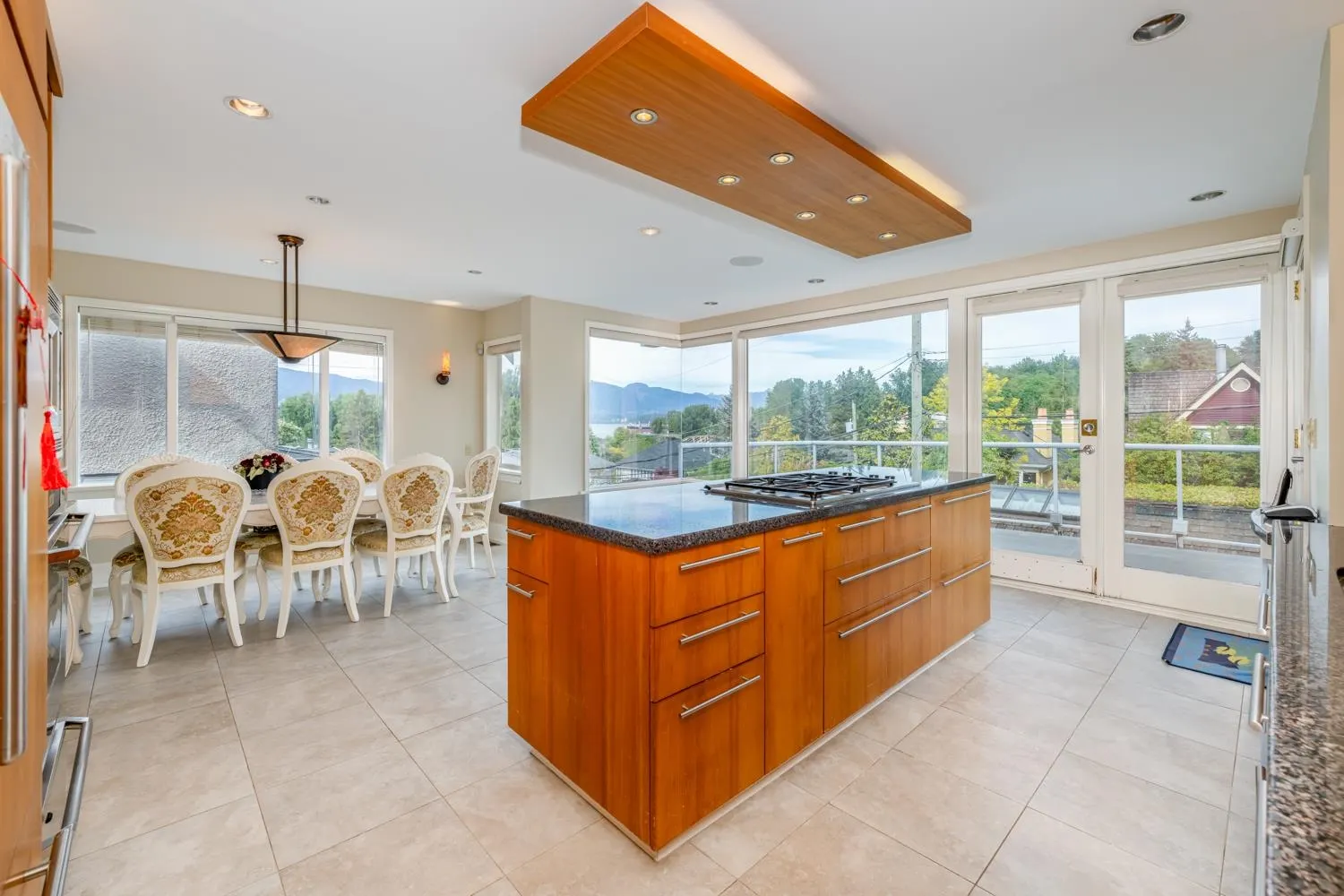 4389 Locarno Crescent