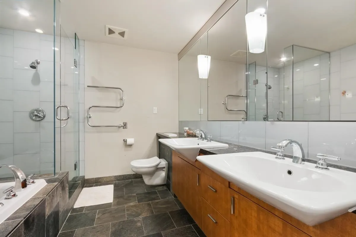 1402 1233 W Cordova Street