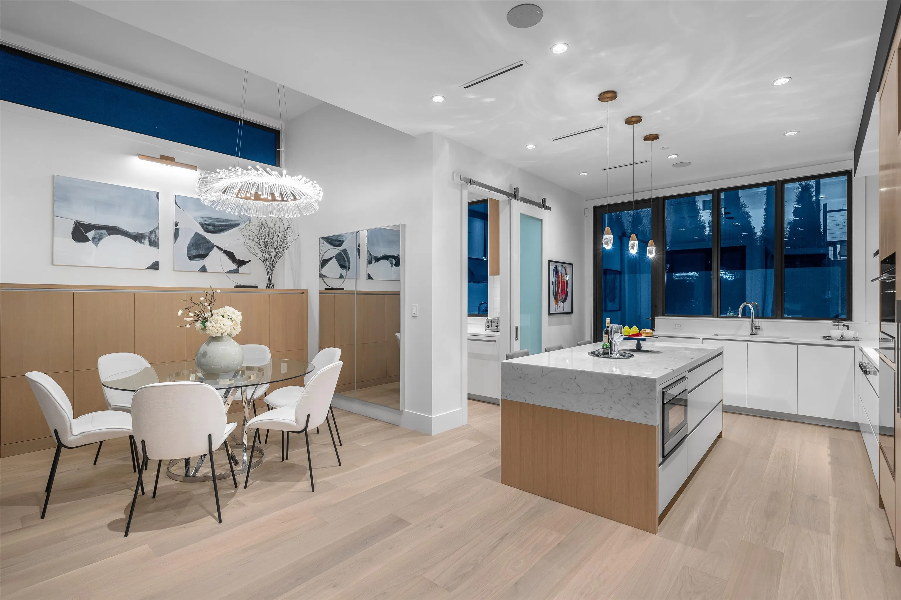4346 Locarno Crescent