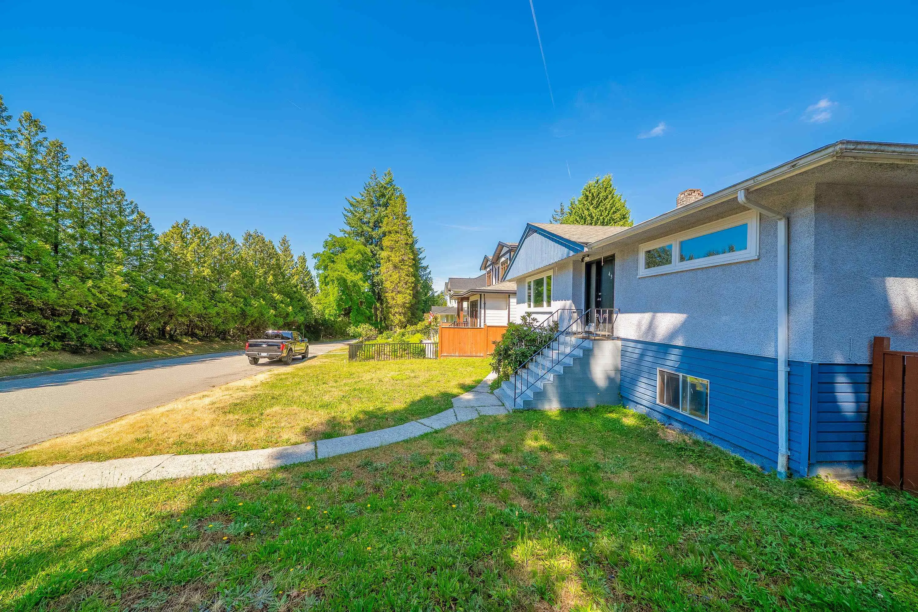 432 W 25th Street