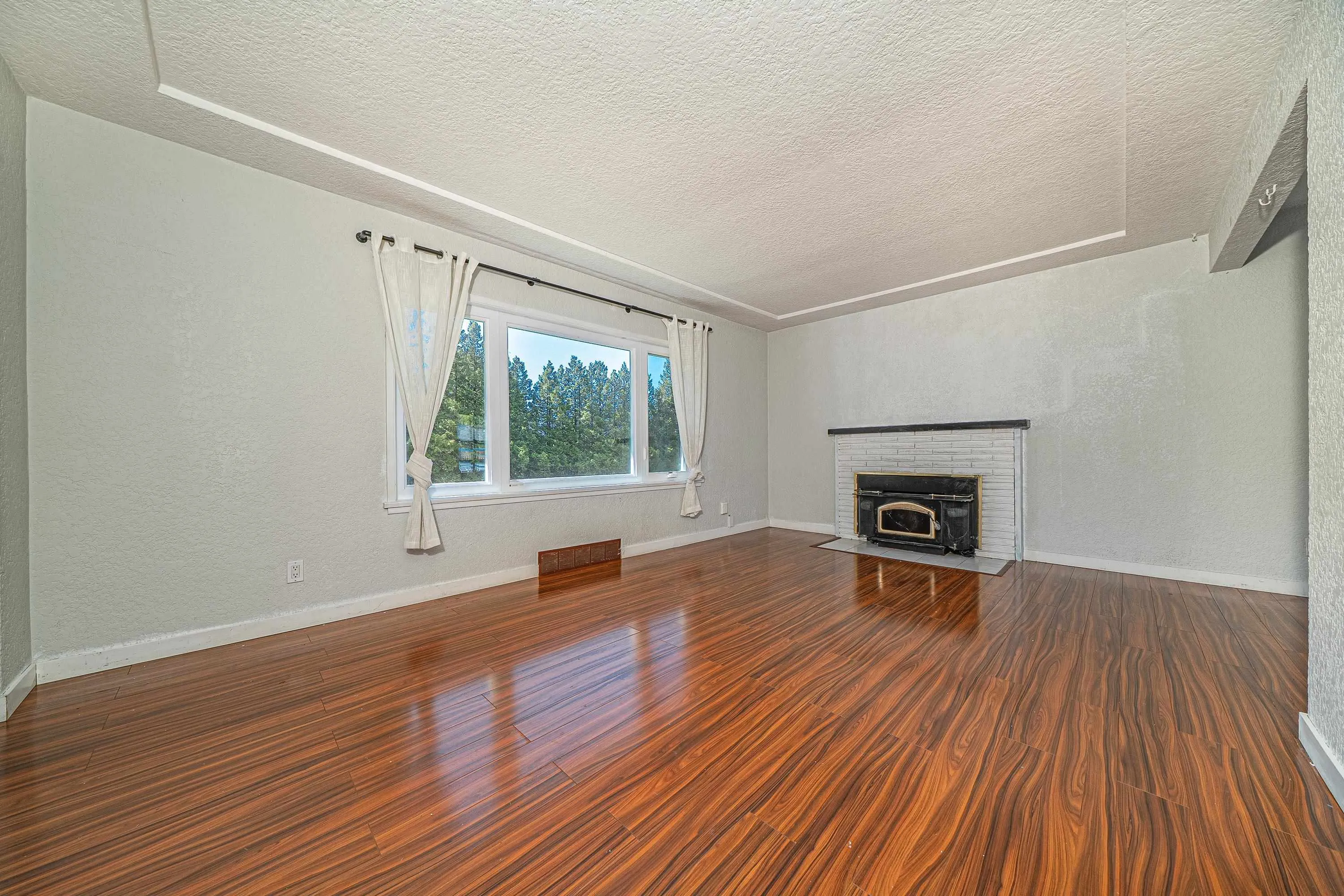 432 W 25th Street