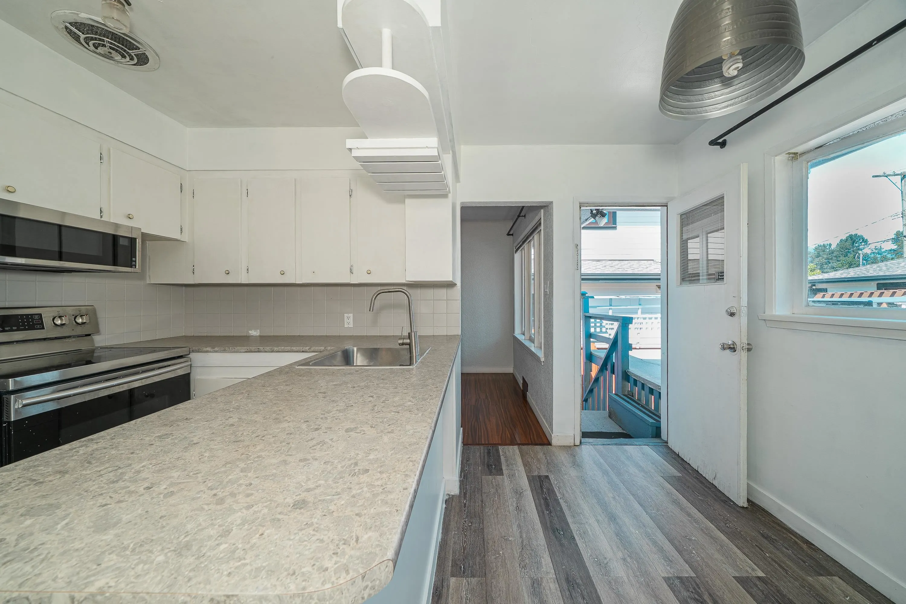432 W 25th Street