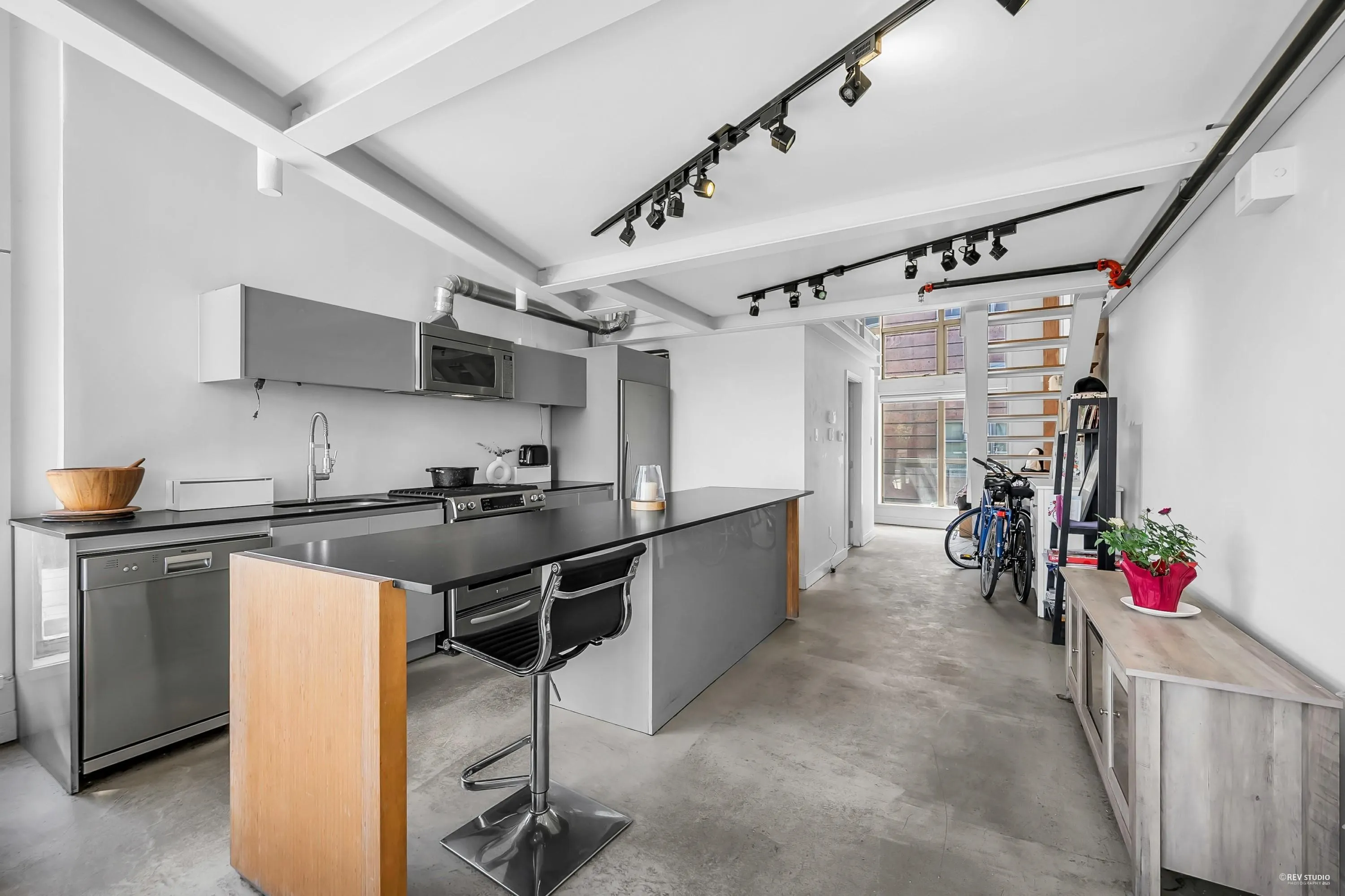 404 1529 W 6th Avenue