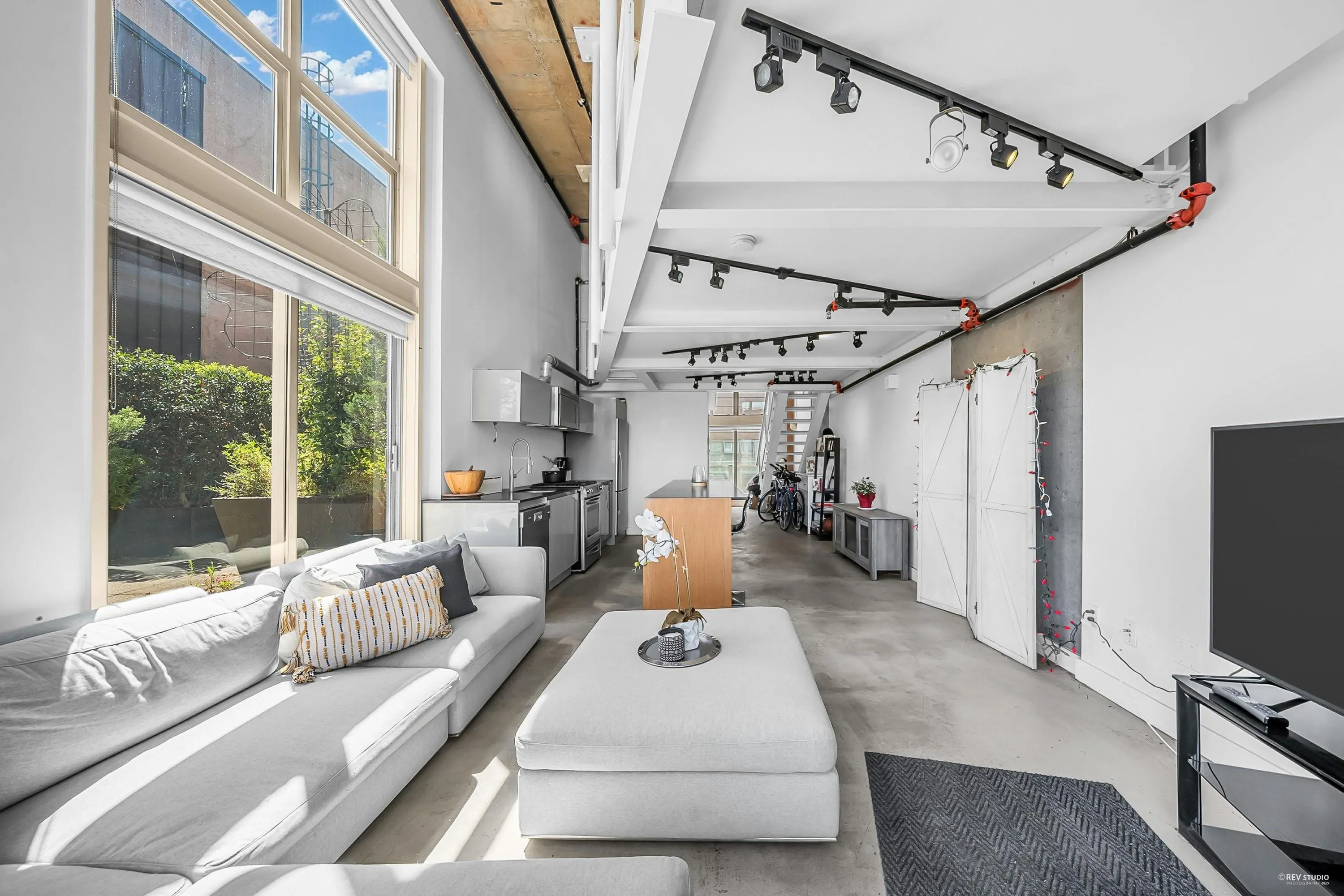 404 1529 W 6th Avenue