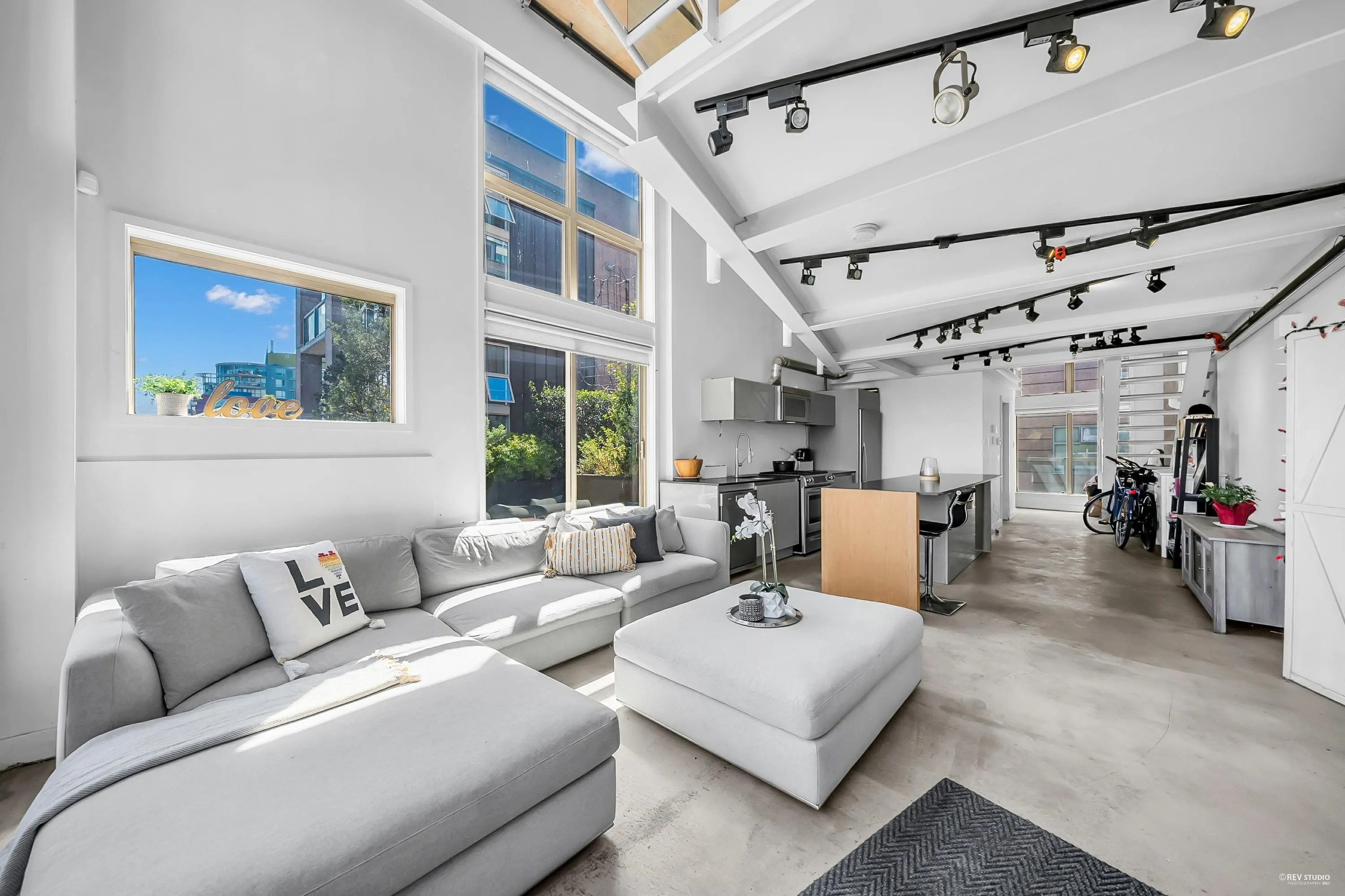 404 1529 W 6th Avenue